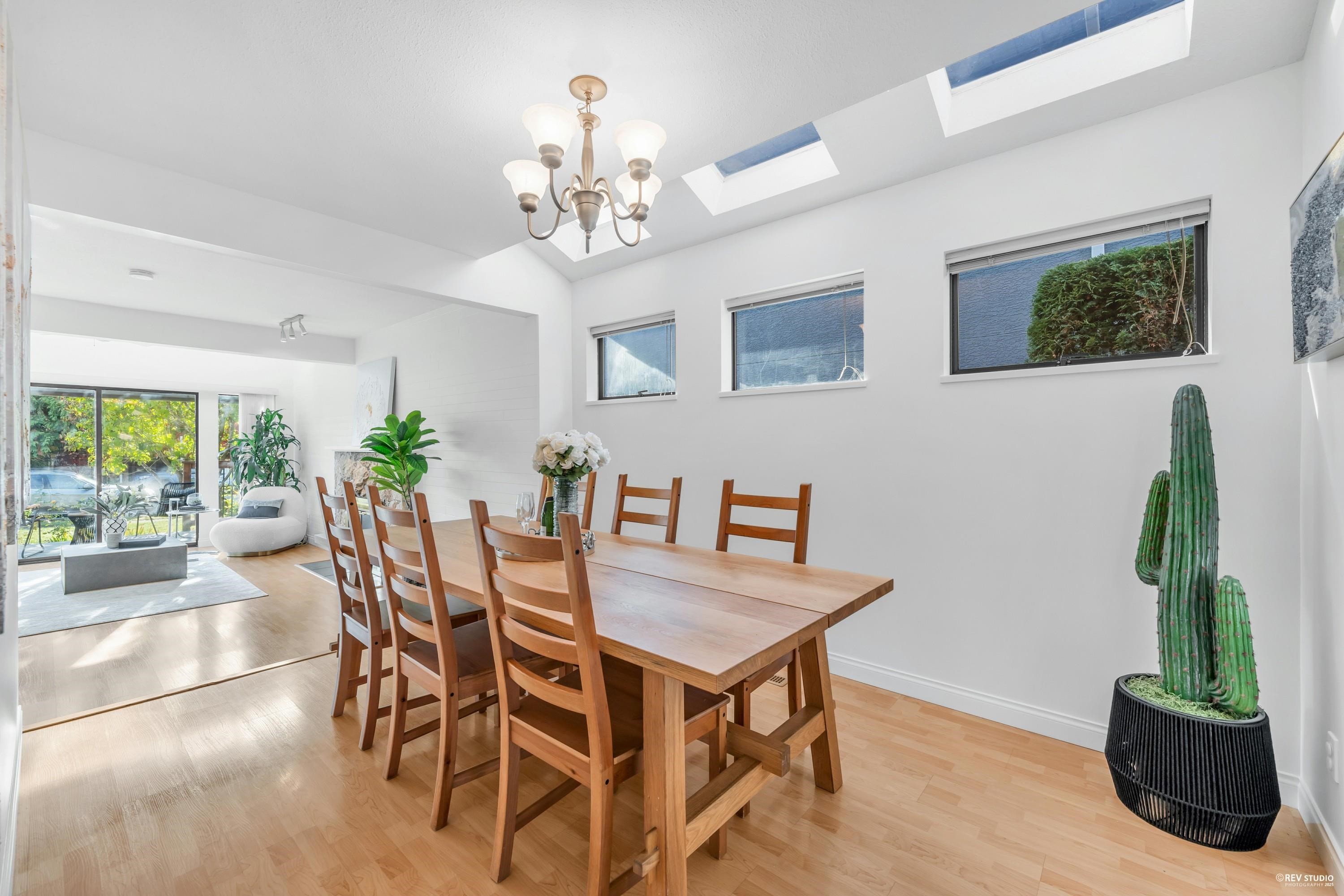 252 21St Street E, North Vancouver, BC