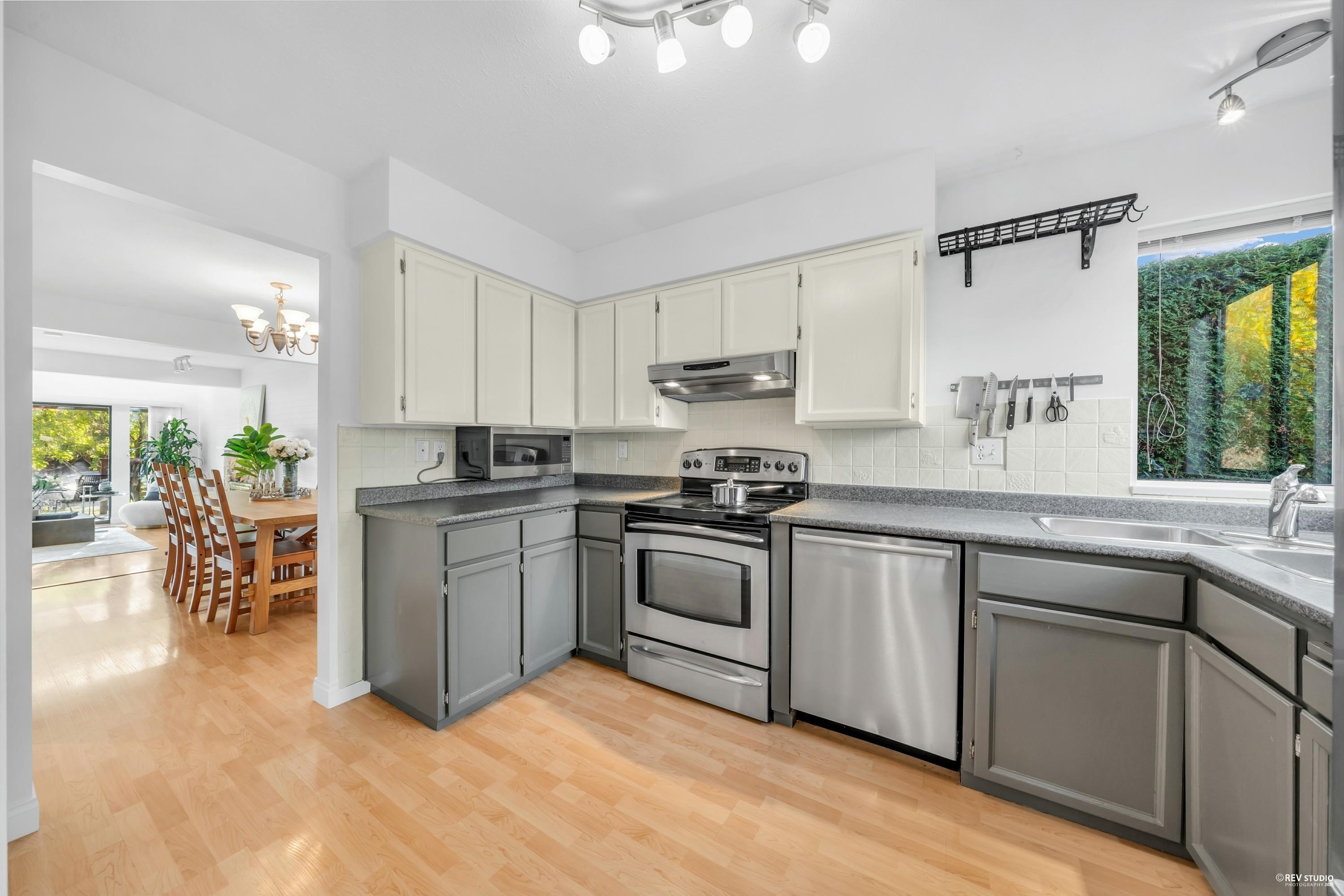 252 21St Street E, North Vancouver, BC