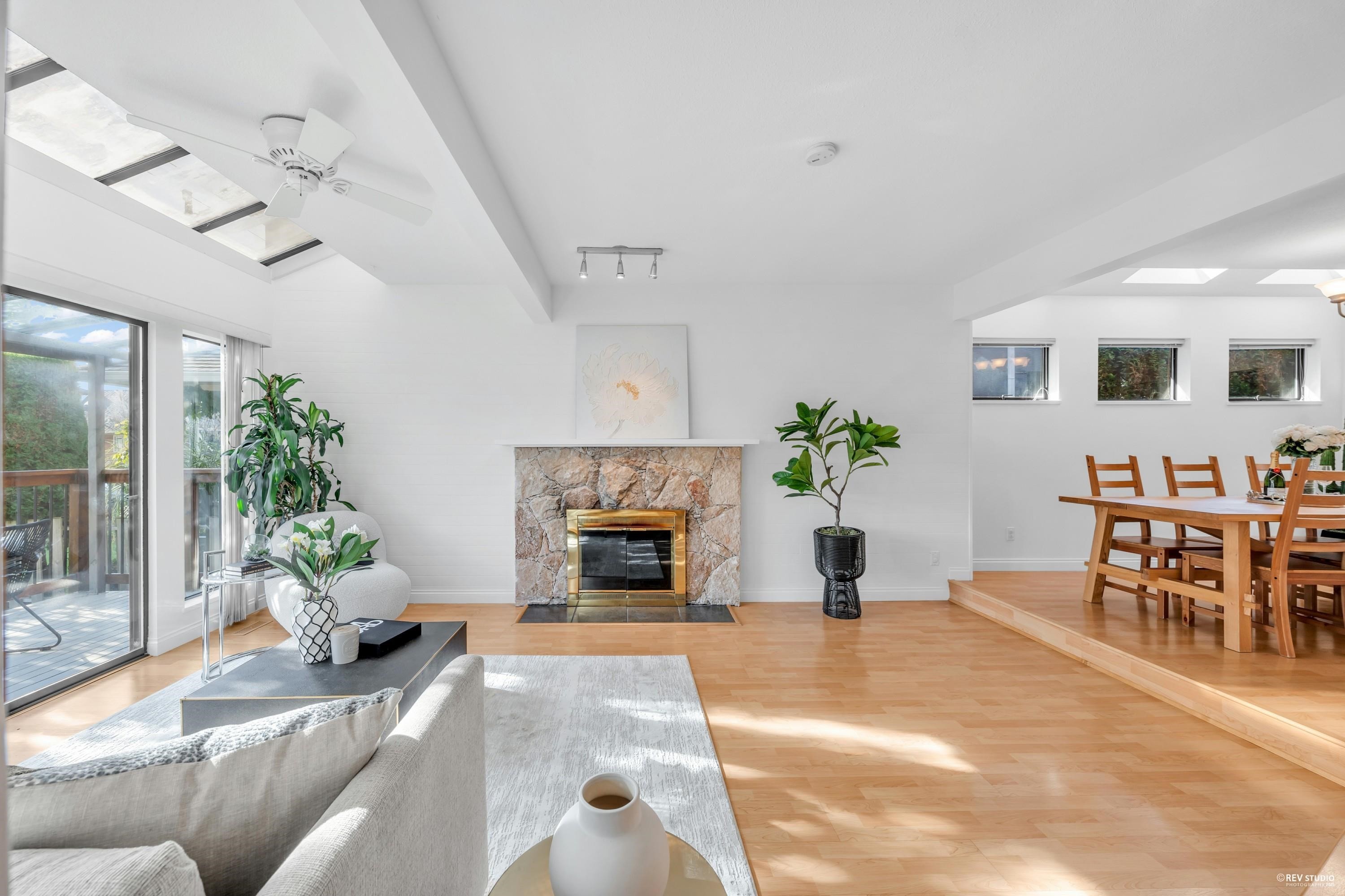 252 21St Street E, North Vancouver, BC