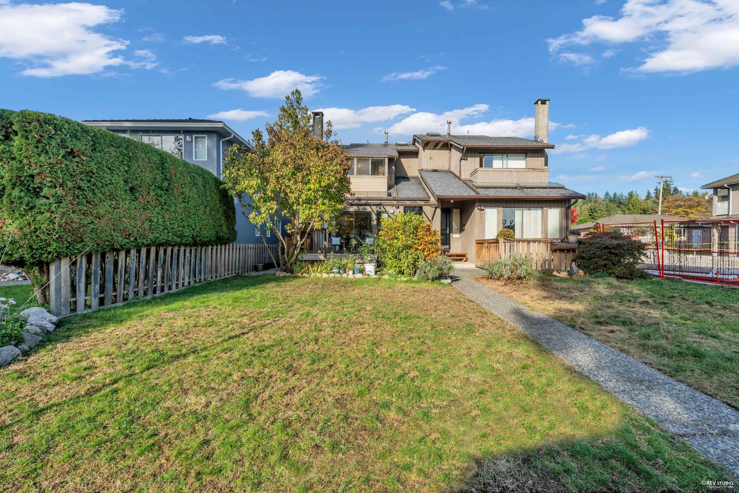 252 21St Street E, North Vancouver, BC