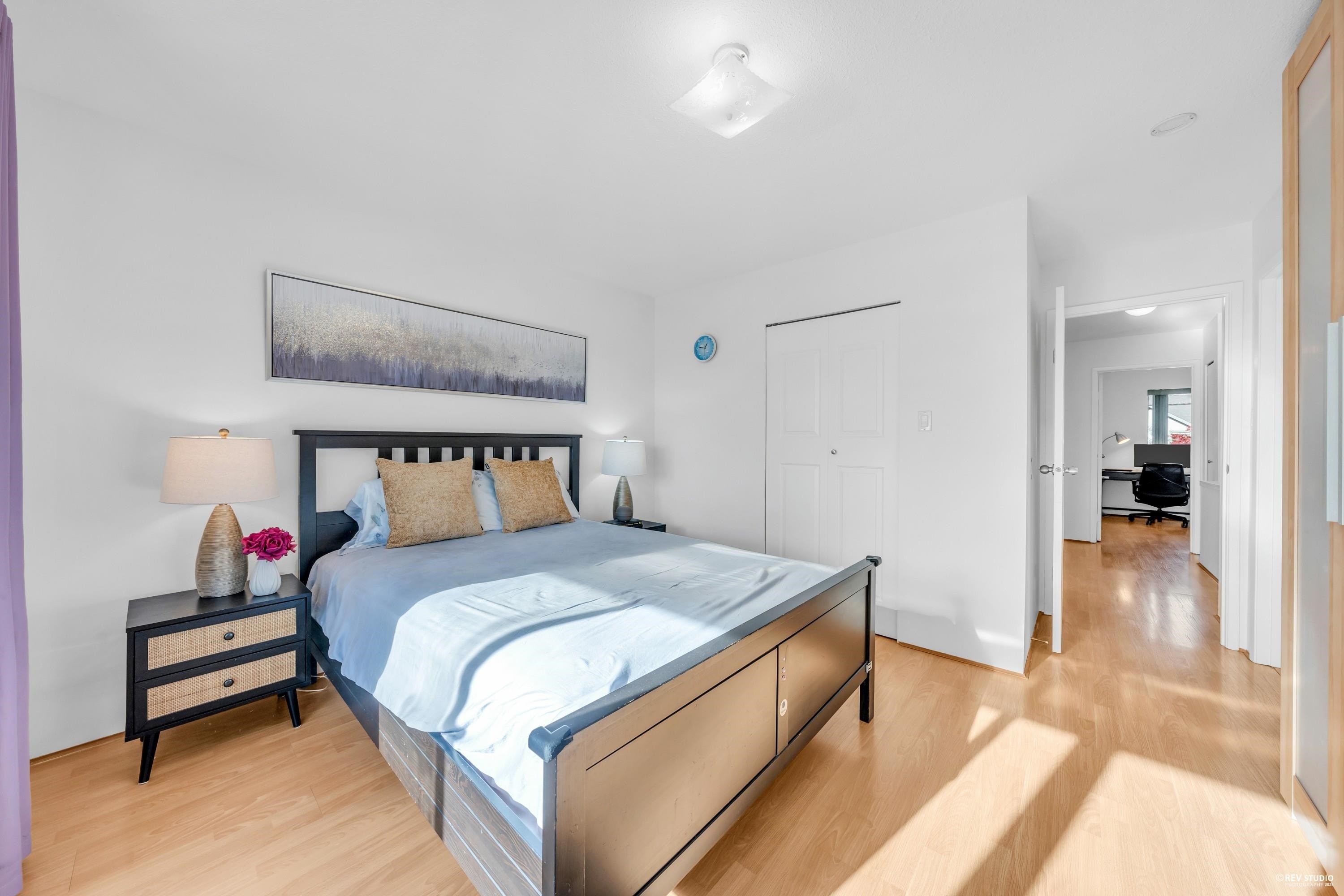 252 21St Street E, North Vancouver, BC