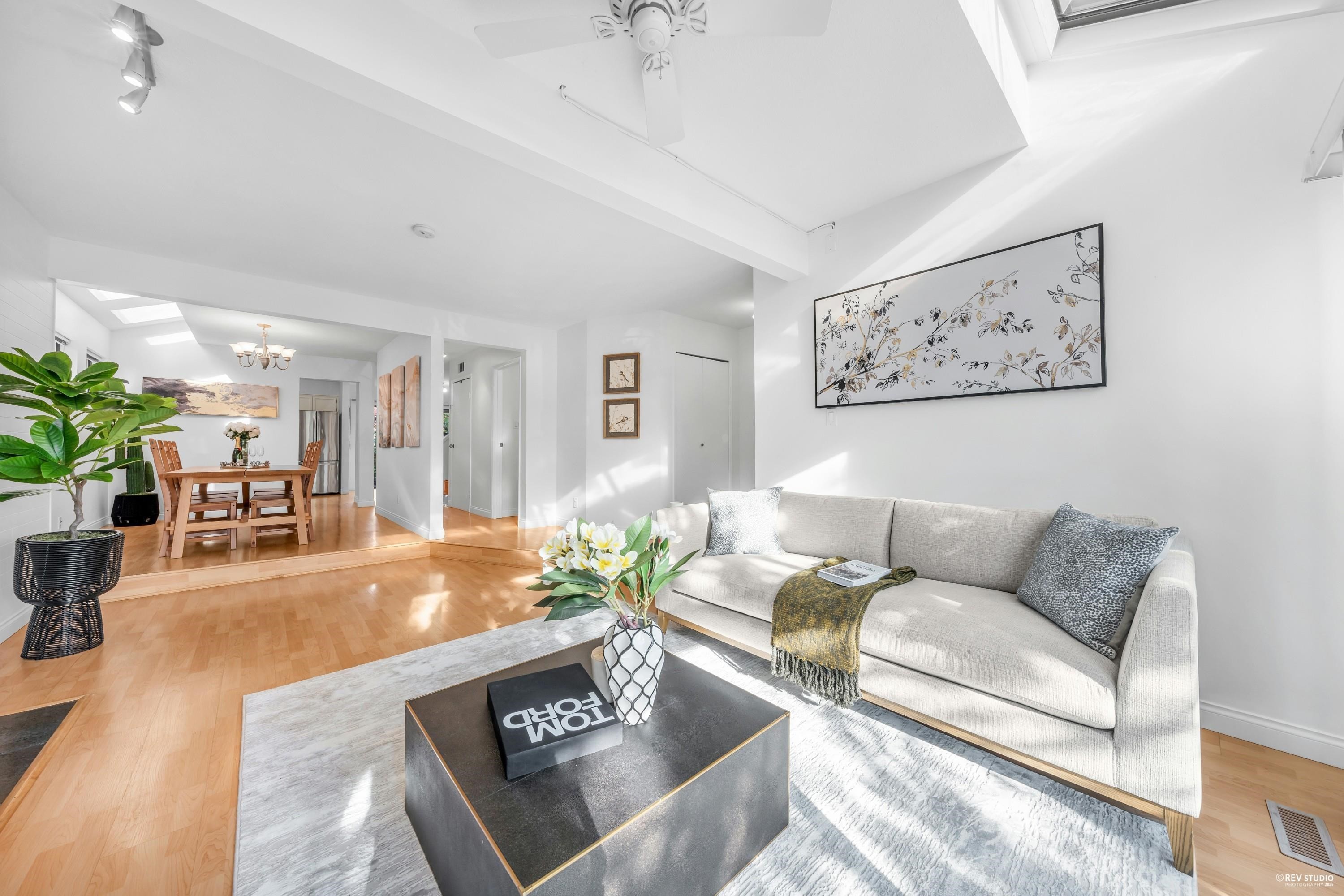 252 21St Street E, North Vancouver, BC