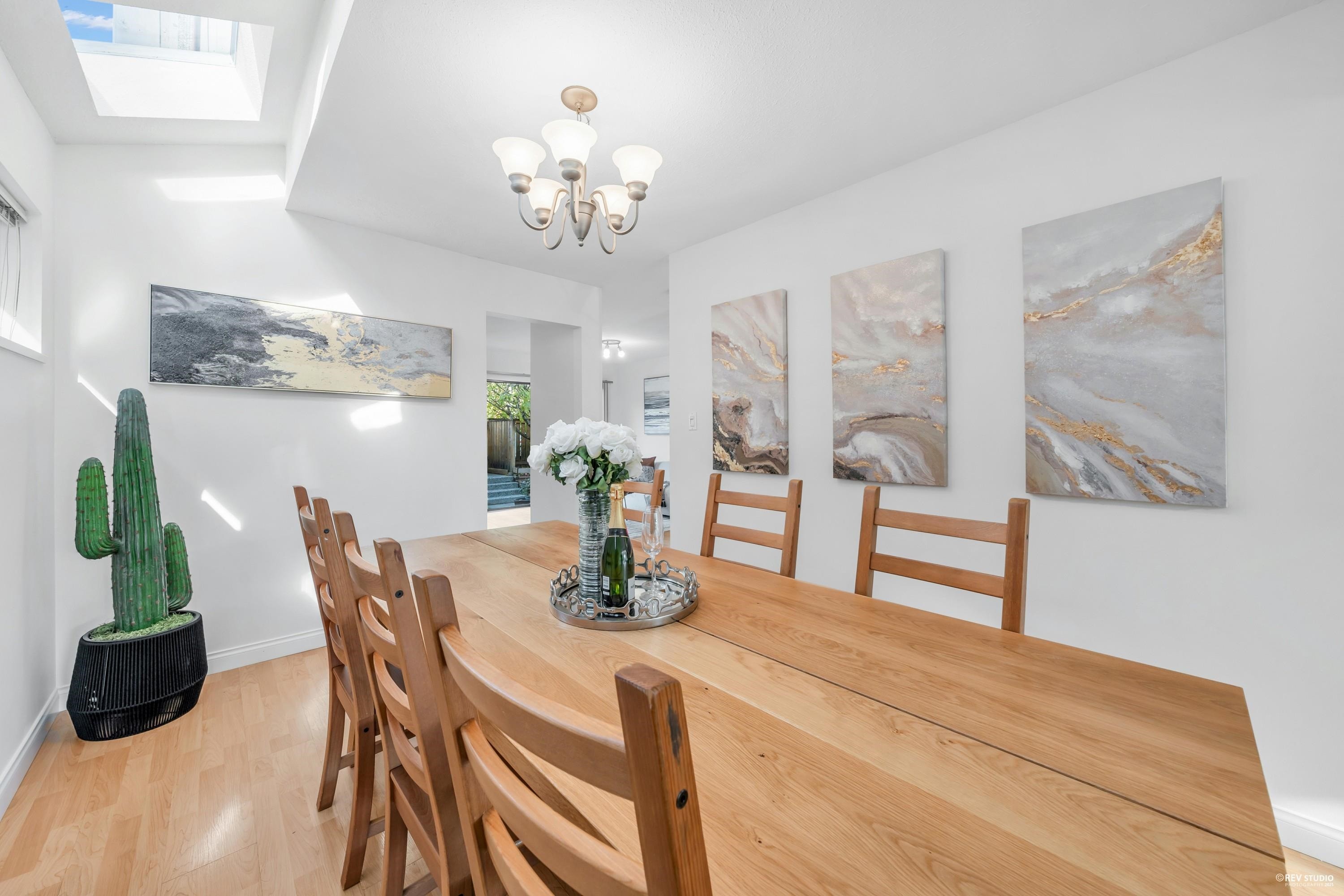 252 21St Street E, North Vancouver, BC