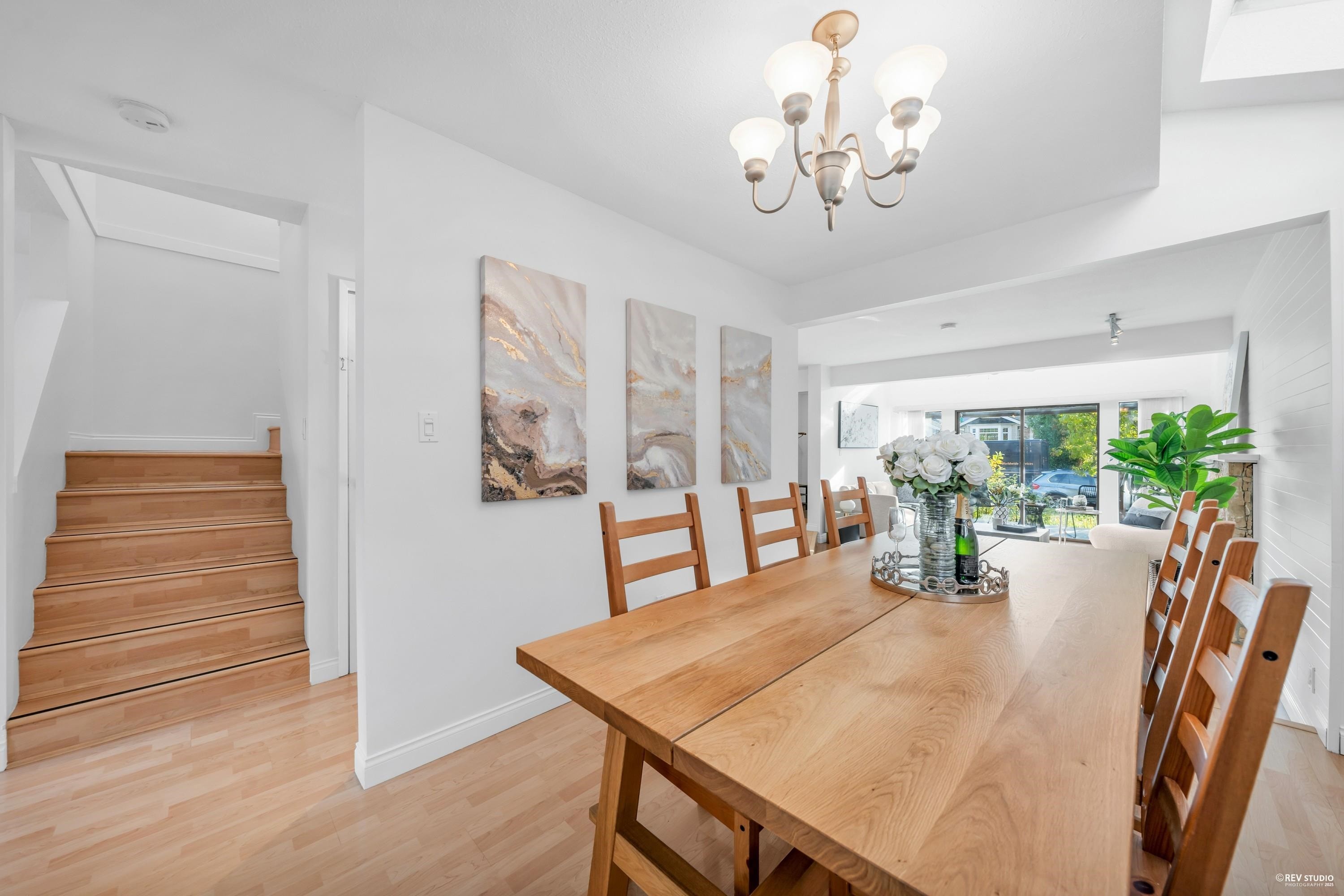 252 21St Street E, North Vancouver, BC