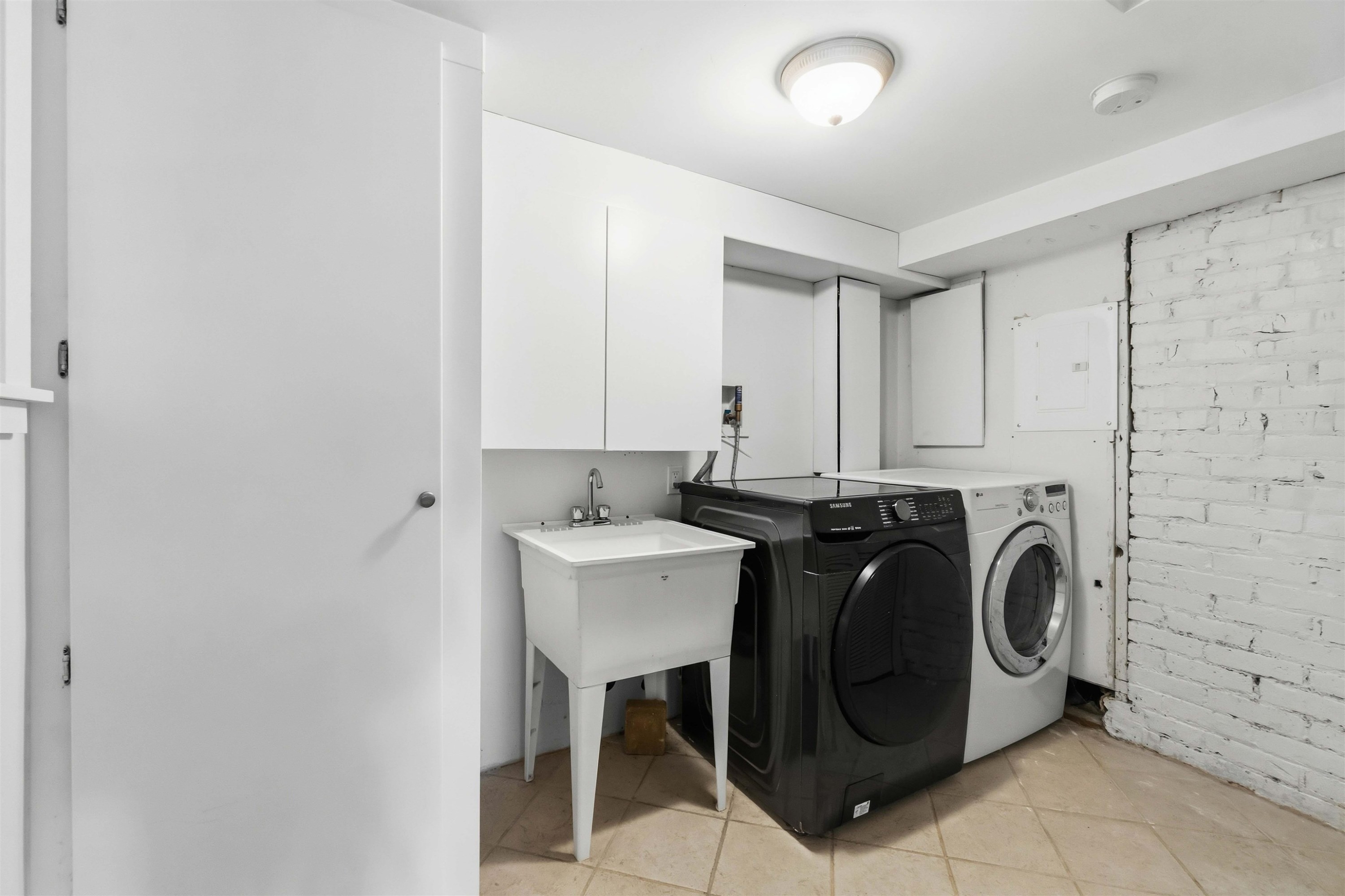 621 23Rd Avenue E, Vancouver, BC