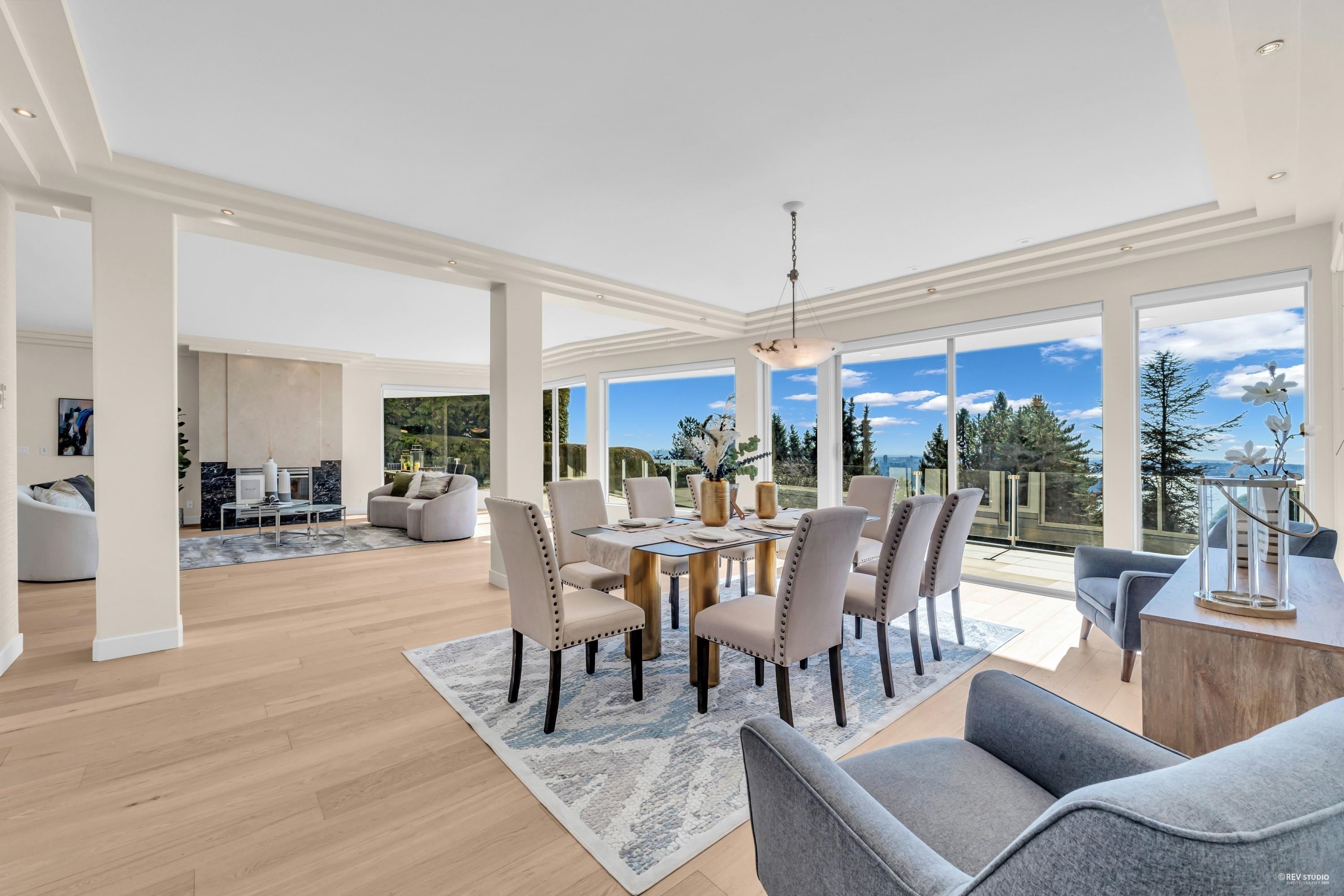 1407 Bramwell Road, West Vancouver, BC