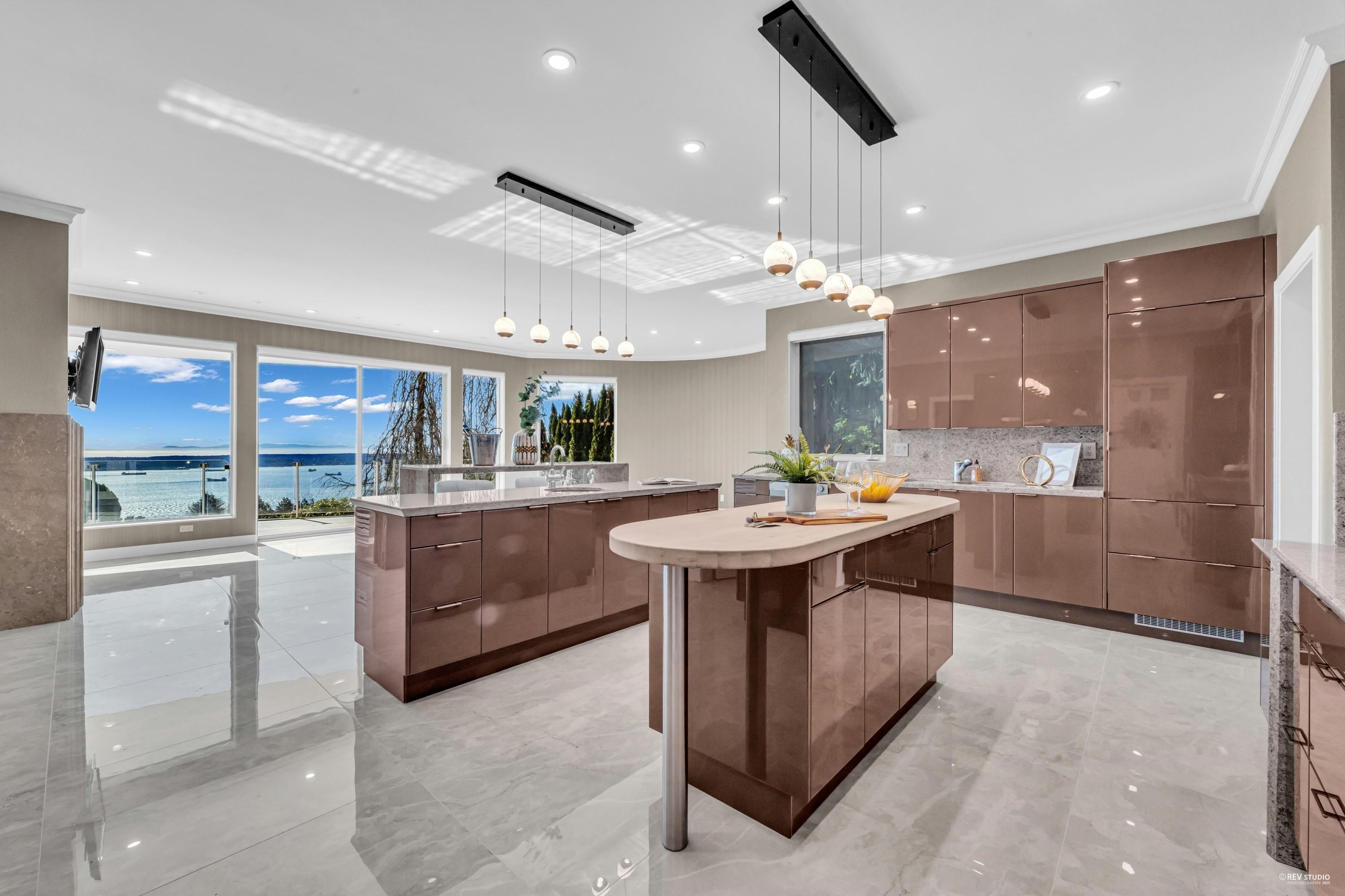 1407 Bramwell Road, West Vancouver, BC