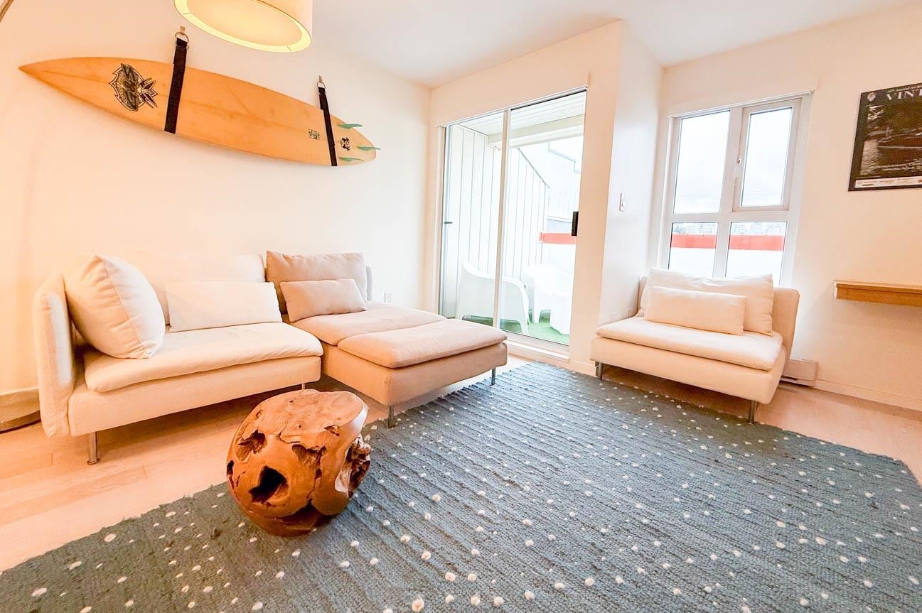 10-704 7Th Avenue W, Vancouver, BC