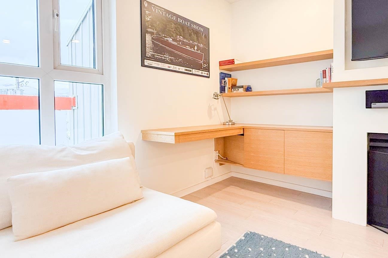 10-704 7Th Avenue W, Vancouver, BC