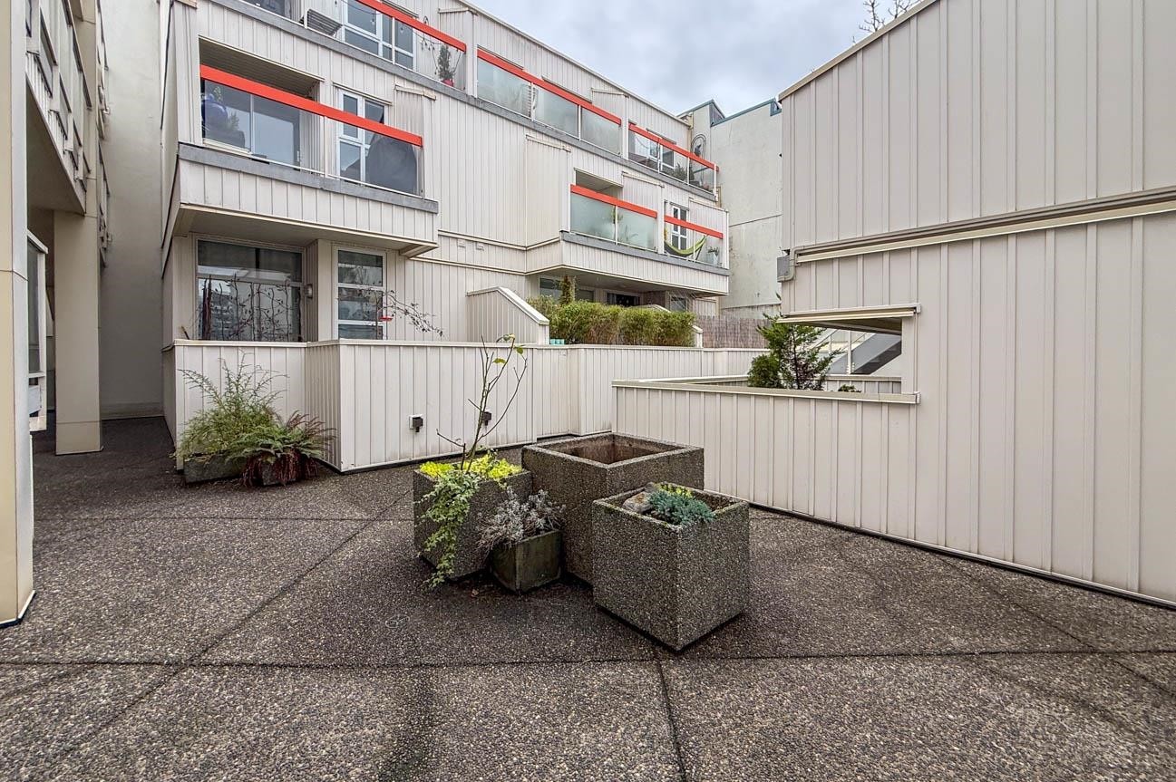 10-704 7Th Avenue W, Vancouver, BC