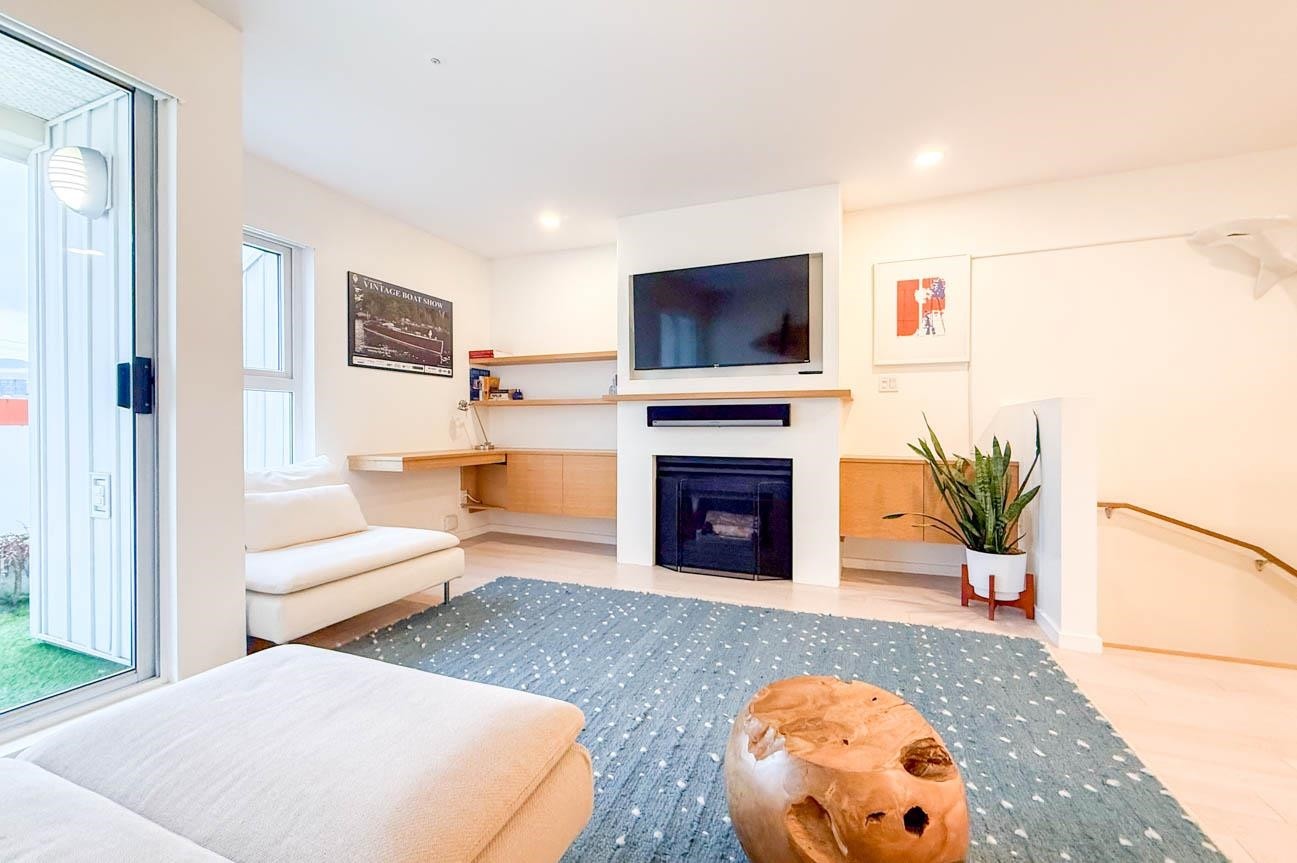 10-704 7Th Avenue W, Vancouver, BC