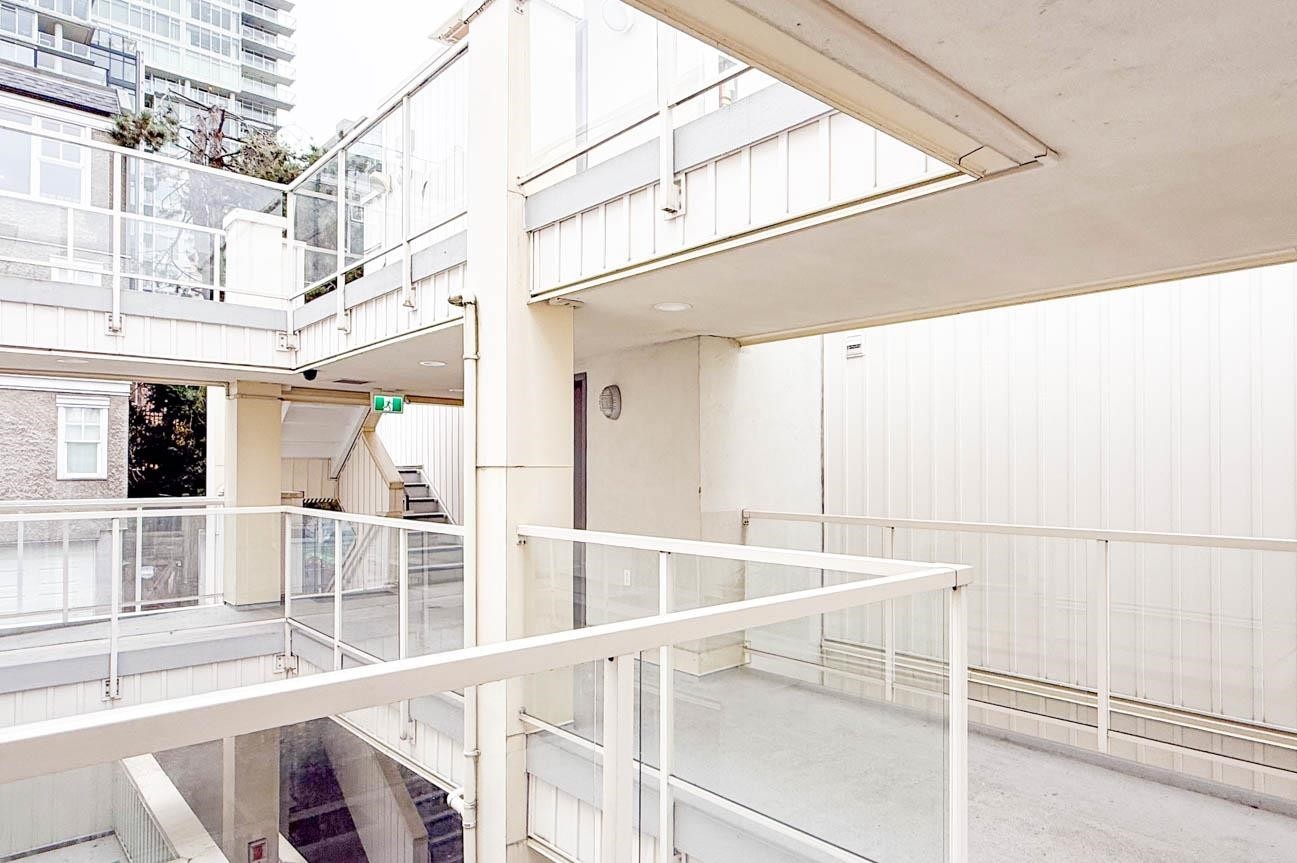 10-704 7Th Avenue W, Vancouver, BC