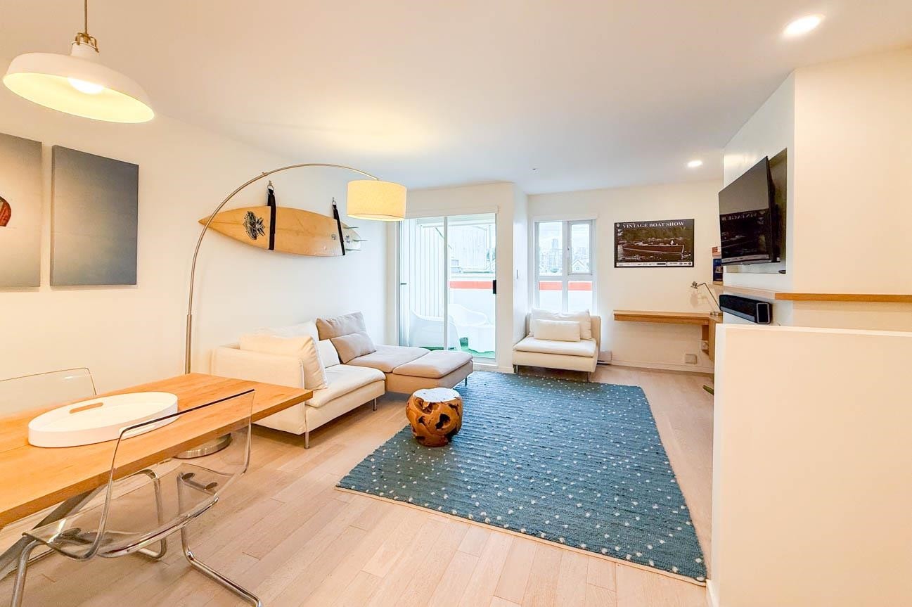 10-704 7Th Avenue W, Vancouver, BC