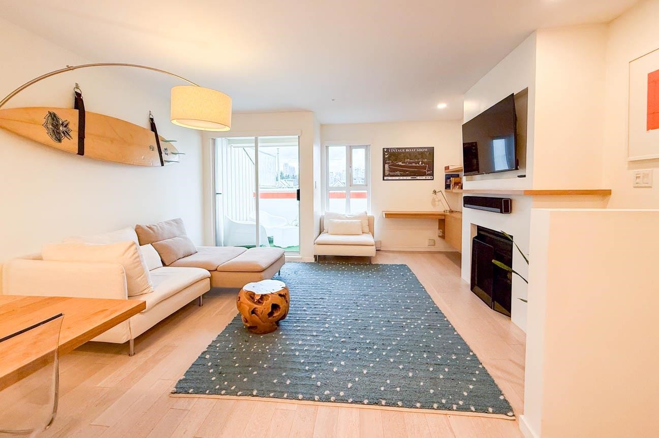 10-704 7Th Avenue W, Vancouver, BC