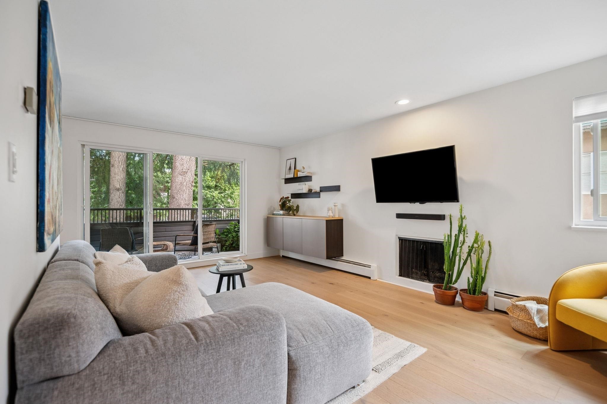 209-1420 8 Avenue E, Vancouver, BC