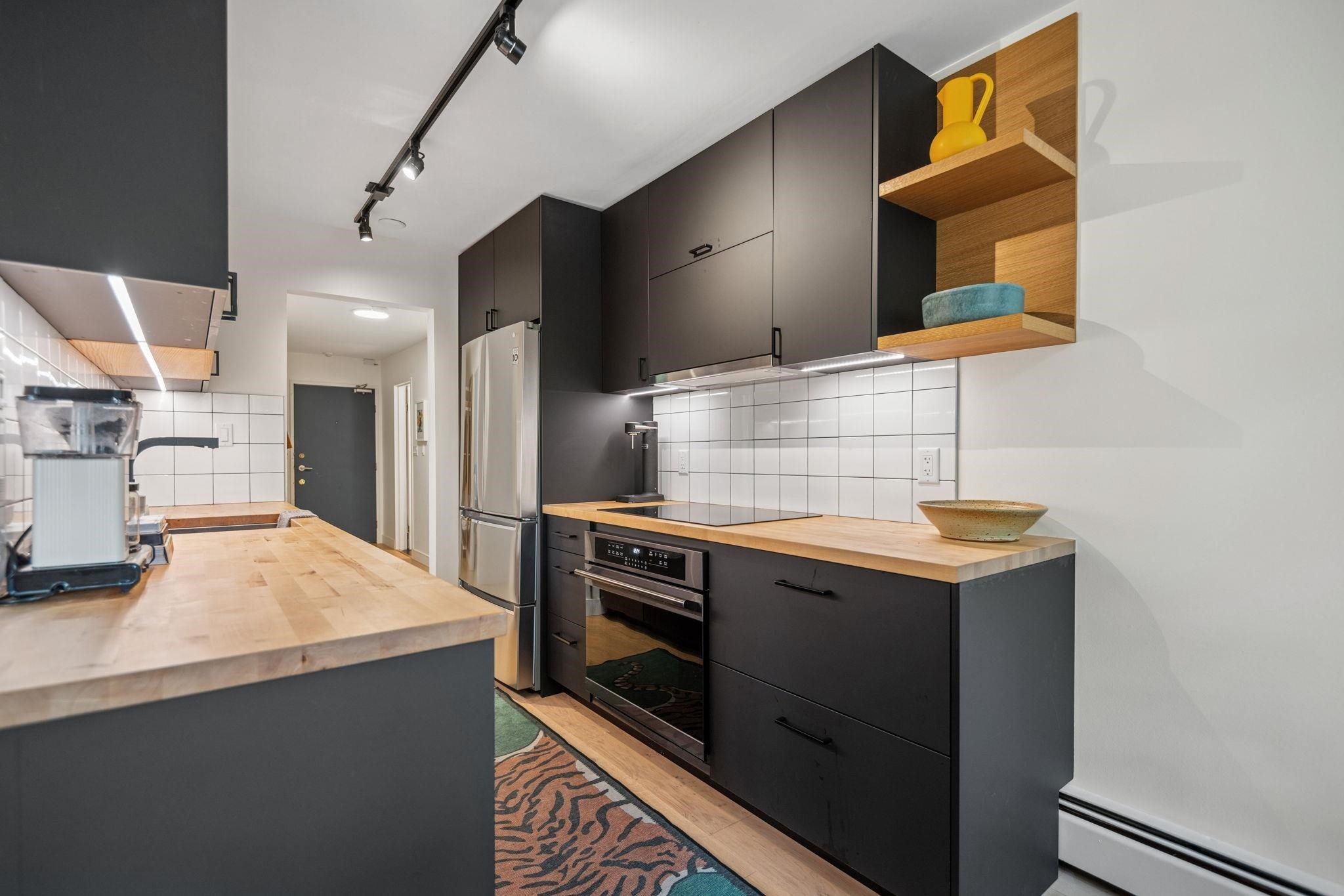 209-1420 8 Avenue E, Vancouver, BC