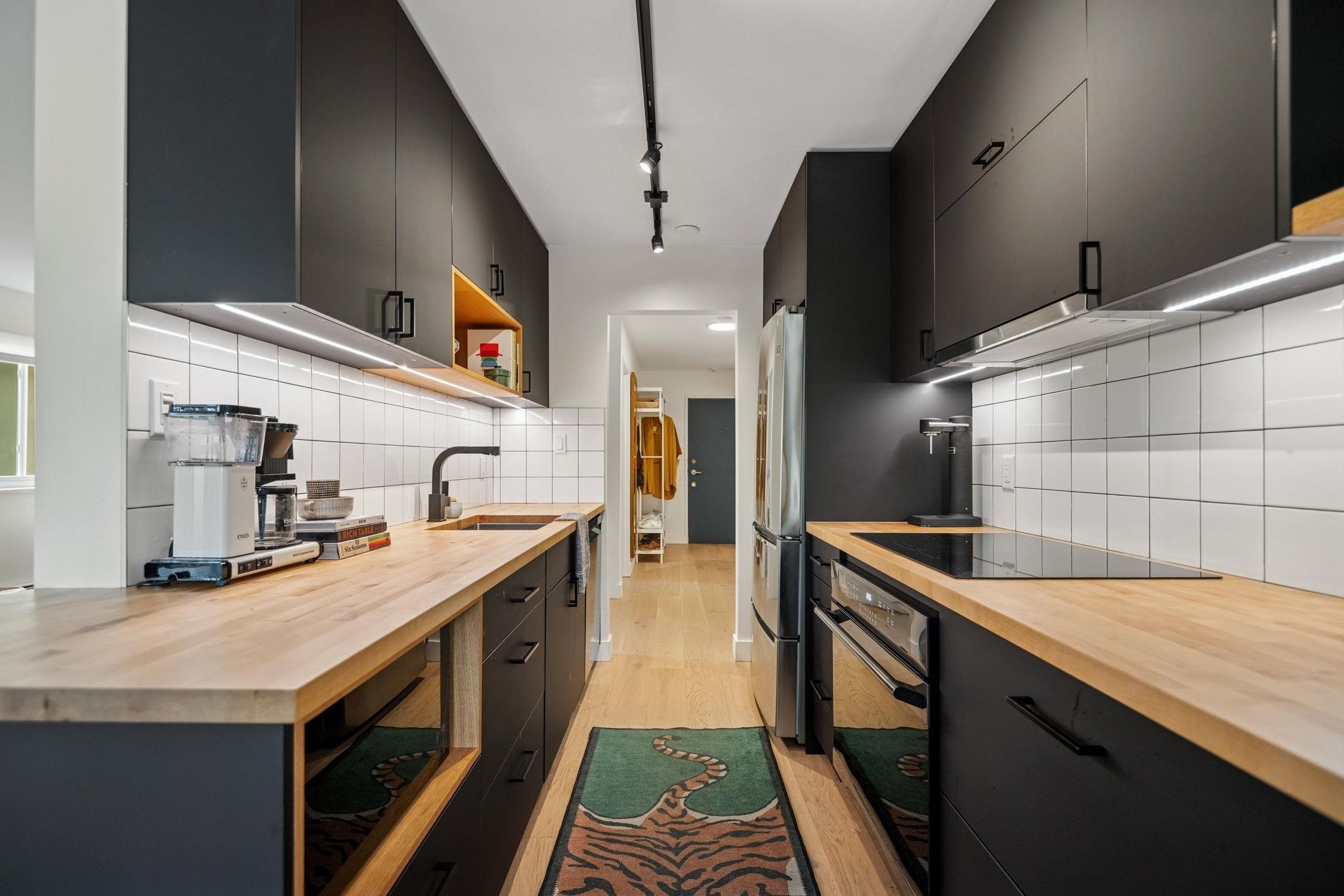 209-1420 8 Avenue E, Vancouver, BC