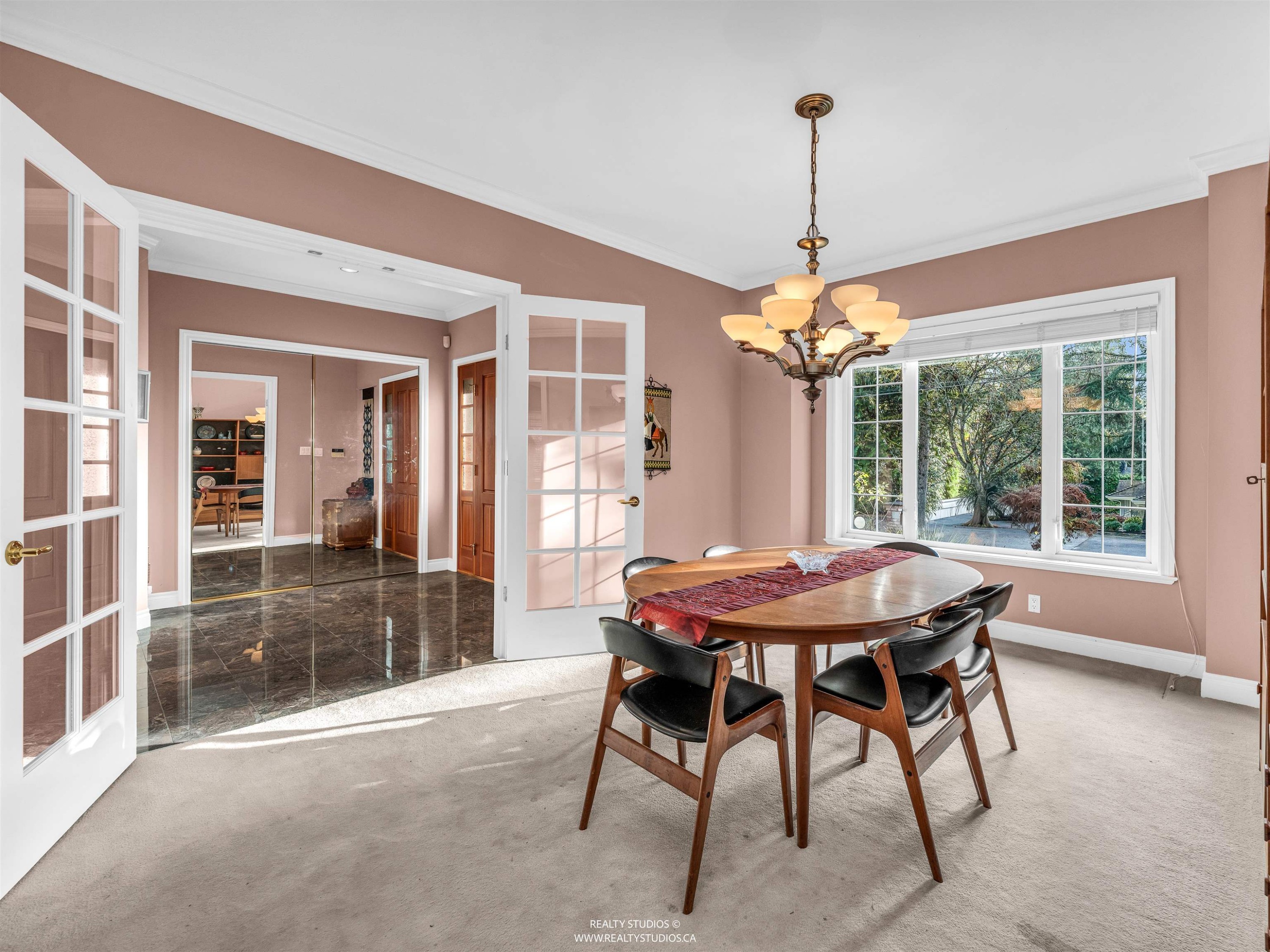 563 Esquimalt Avenue, West Vancouver, BC