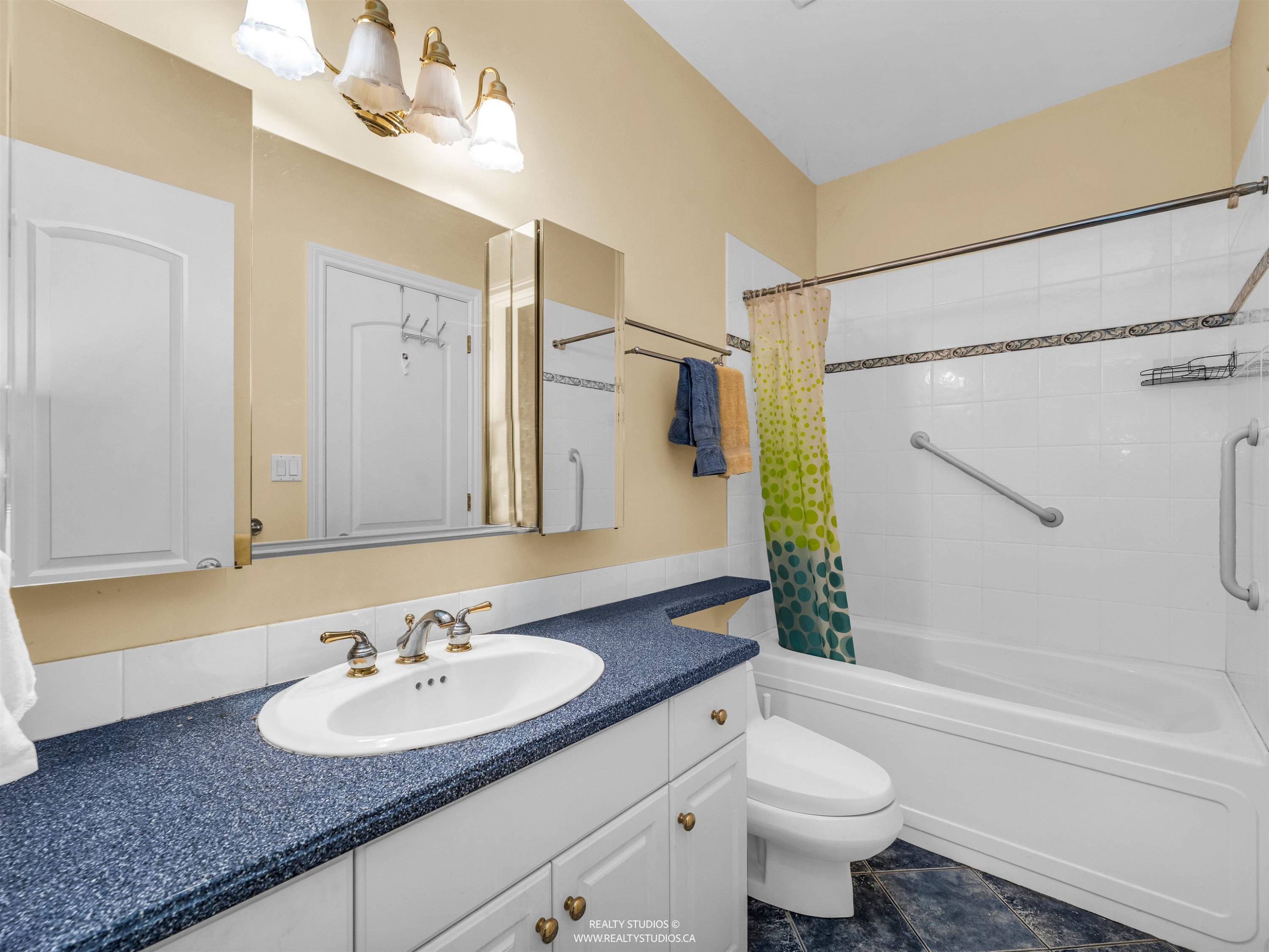 563 Esquimalt Avenue, West Vancouver, BC