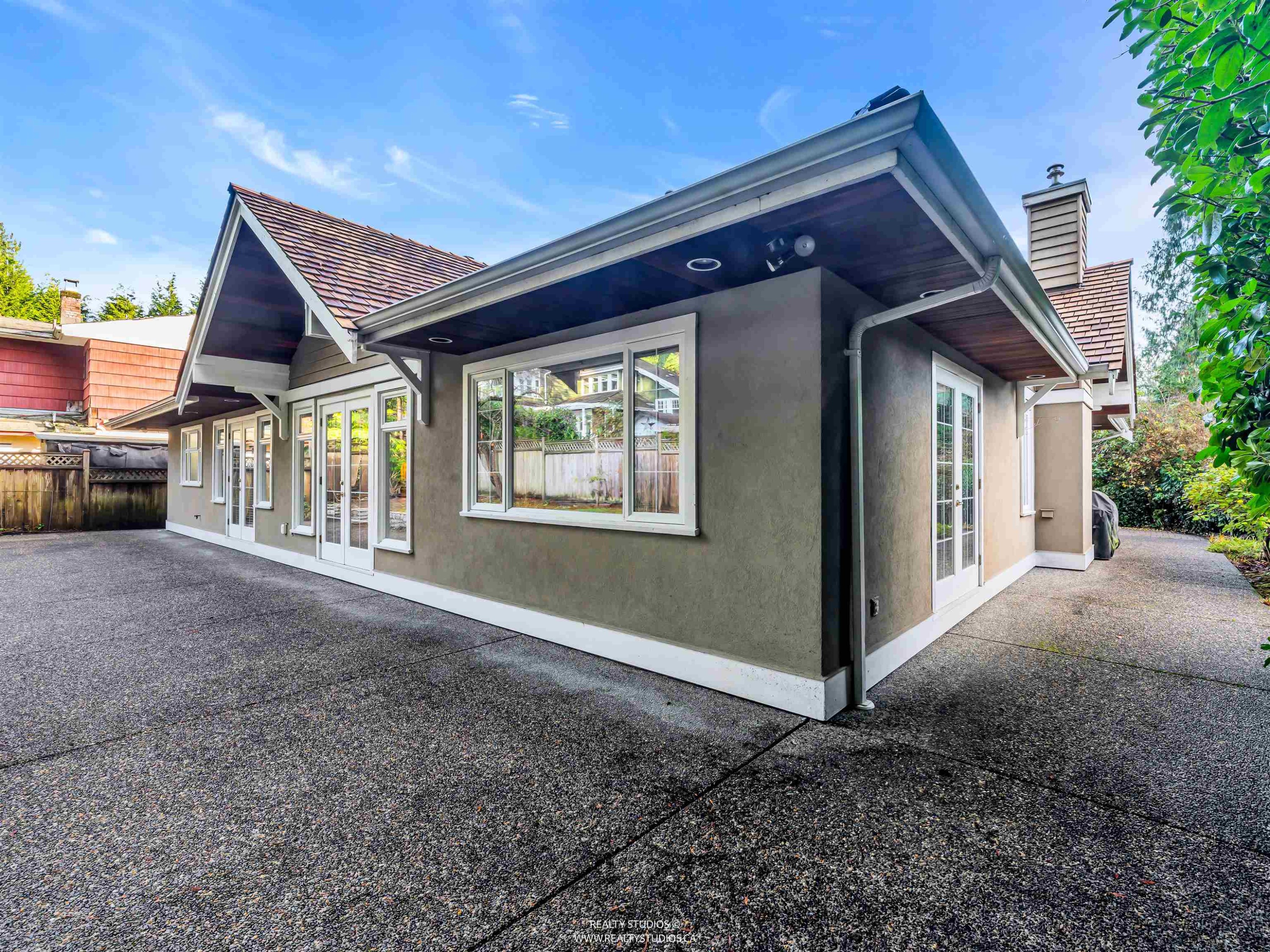 563 Esquimalt Avenue, West Vancouver, BC