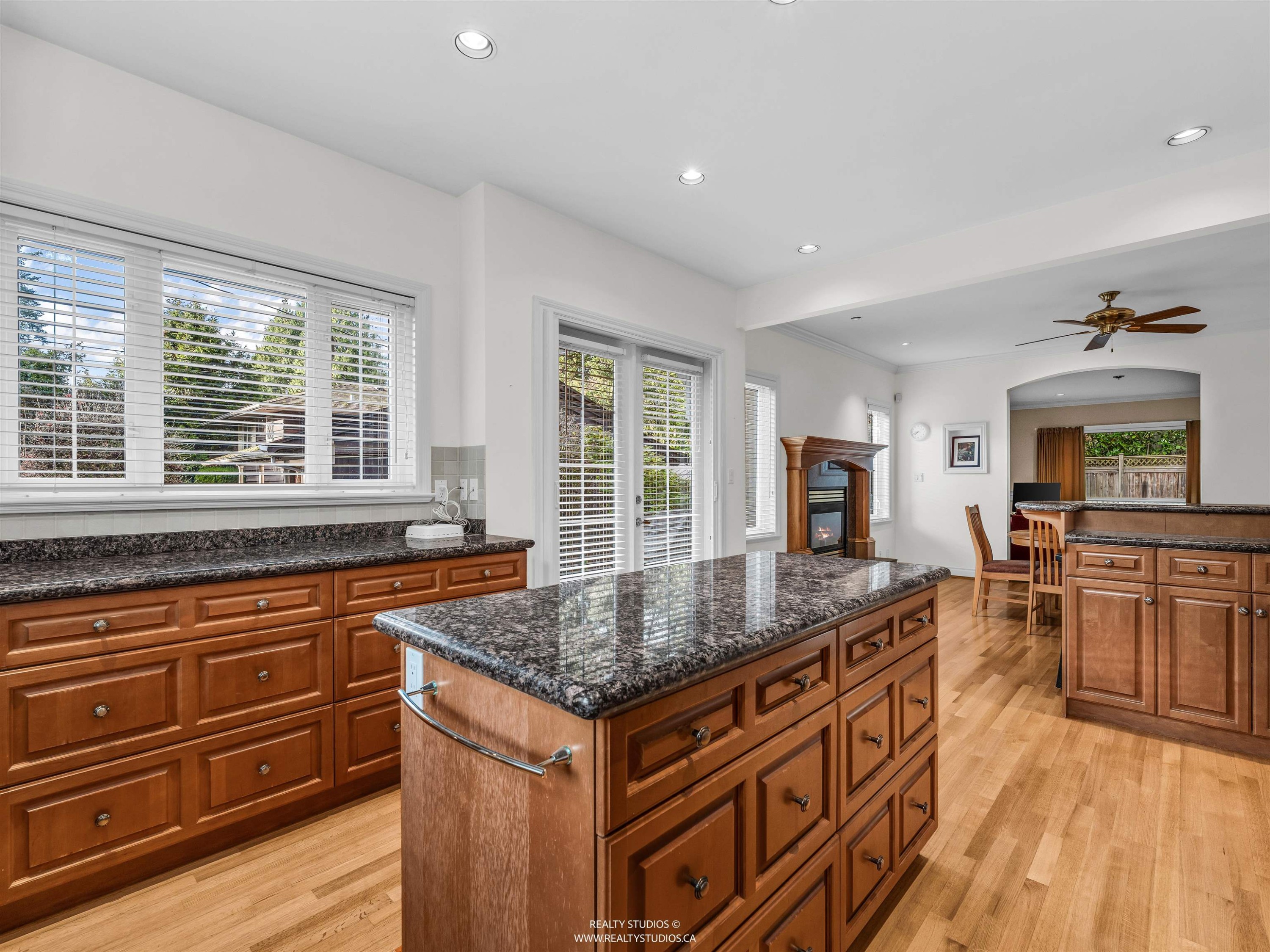 563 Esquimalt Avenue, West Vancouver, BC