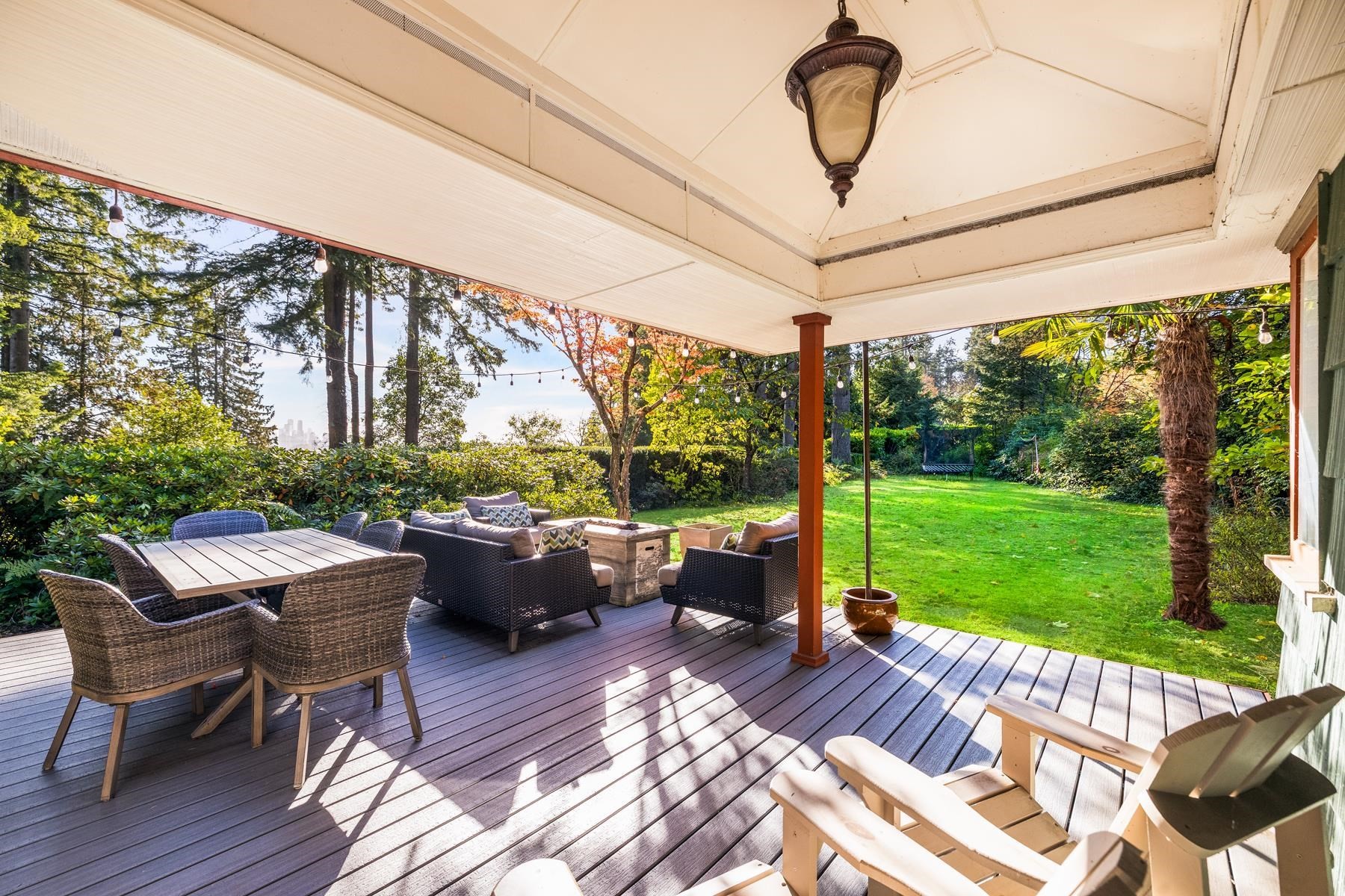 1090 Keith Road W, North Vancouver, BC