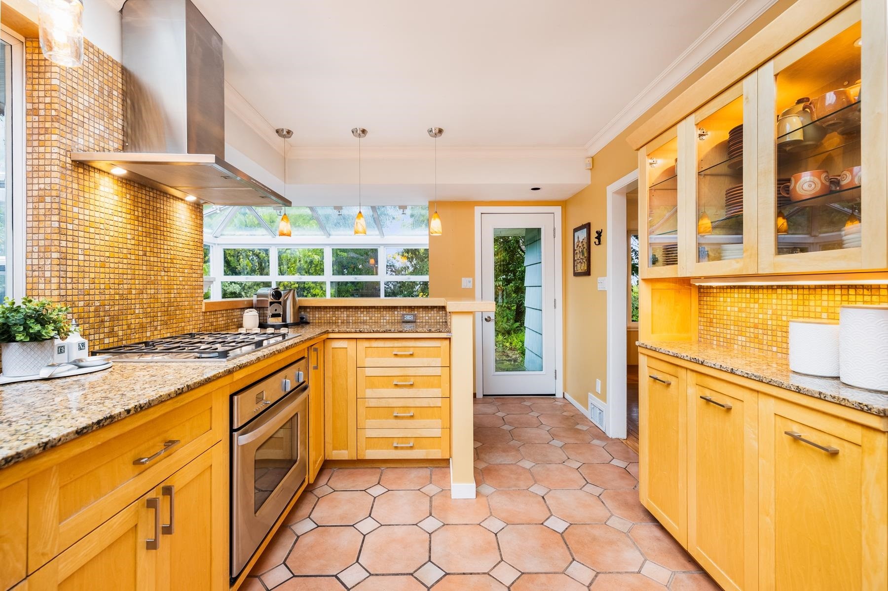 1090 Keith Road W, North Vancouver, BC