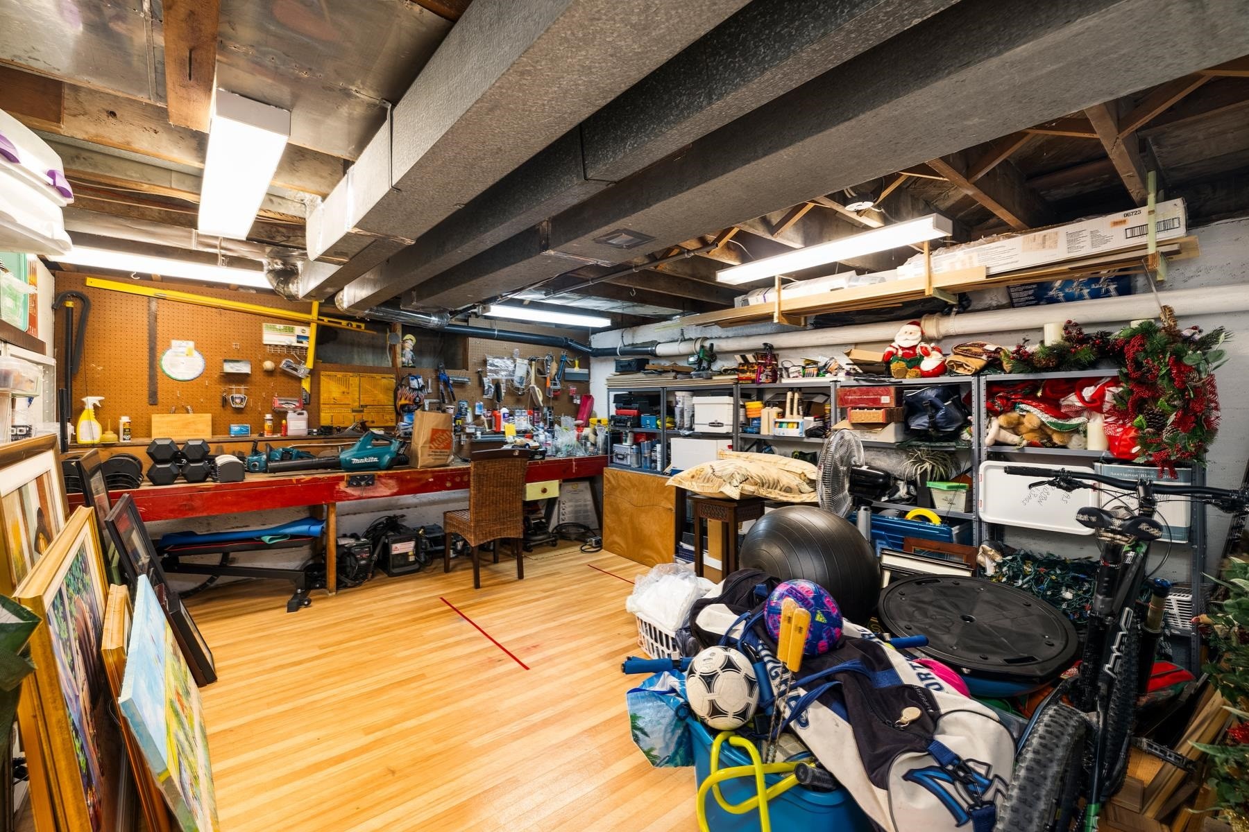 1090 Keith Road W, North Vancouver, BC