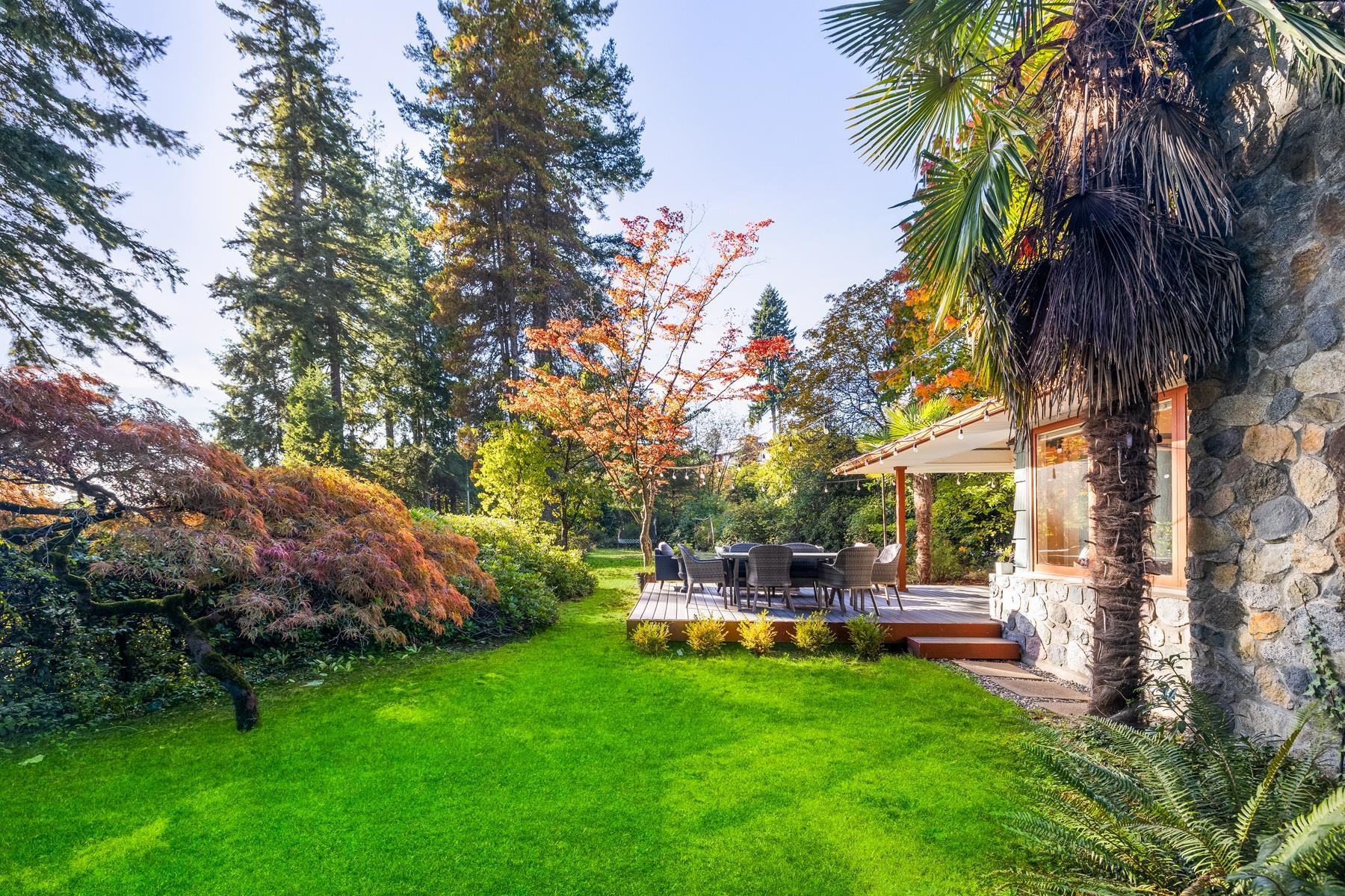 1090 Keith Road W, North Vancouver, BC