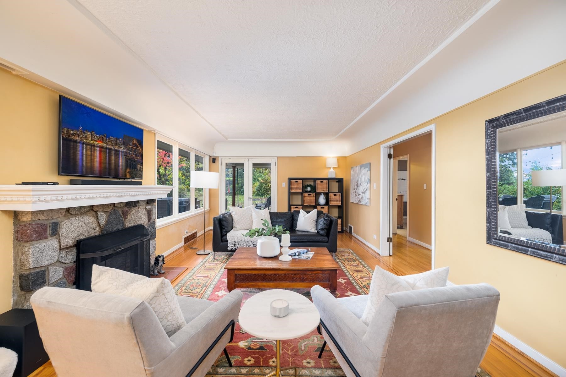 1090 Keith Road W, North Vancouver, BC