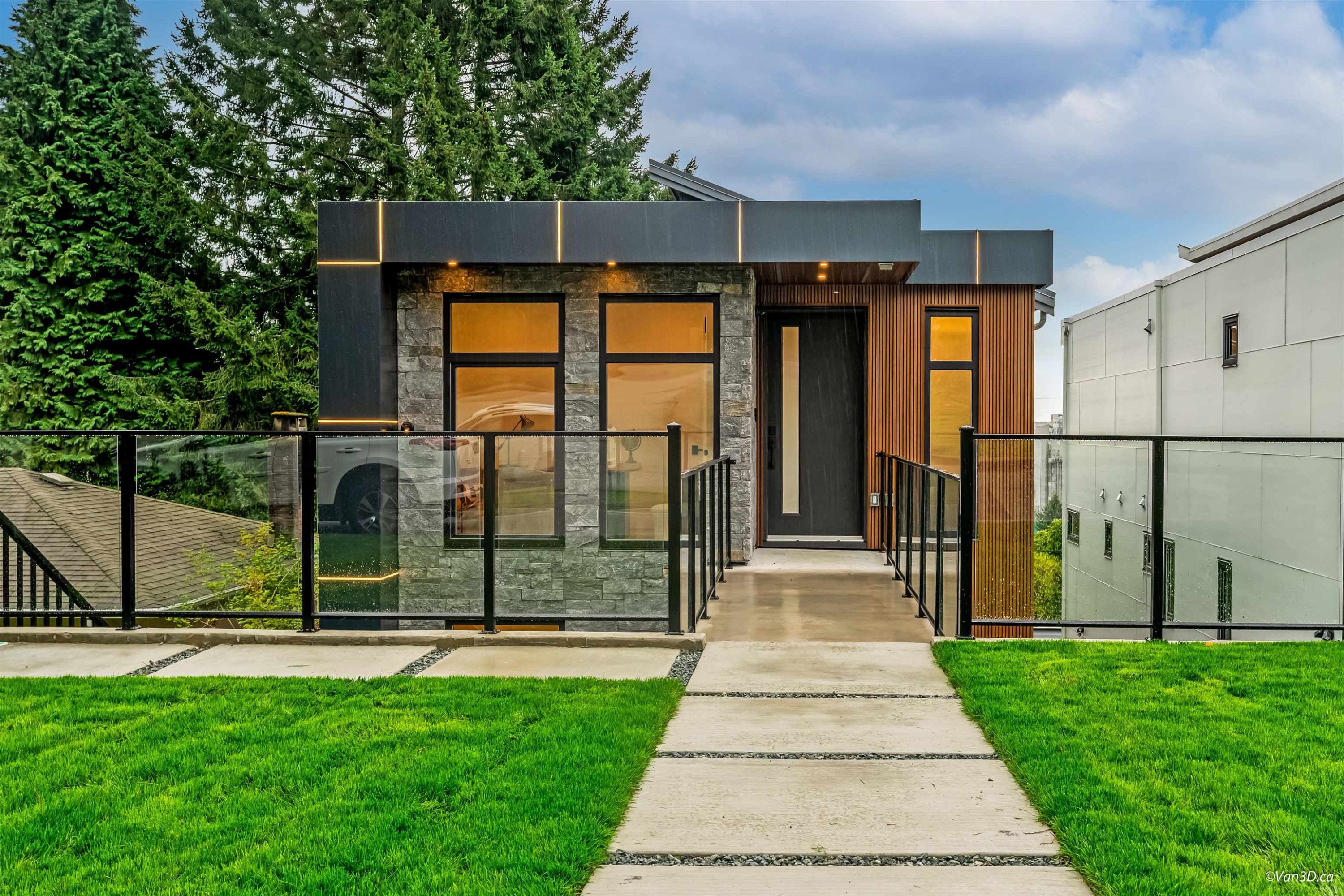 973 Adderley Street, North Vancouver, BC