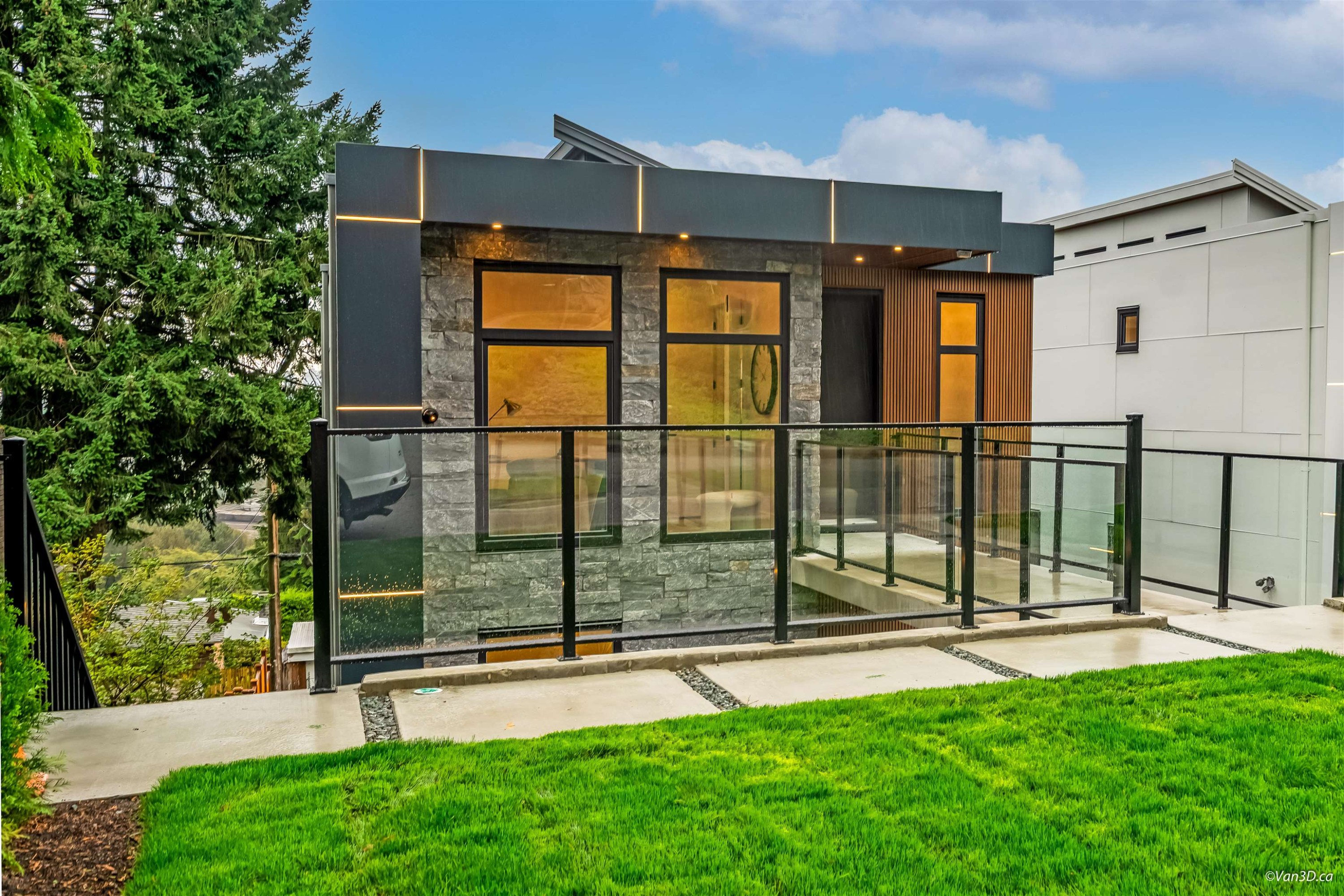 973 Adderley Street, North Vancouver, BC