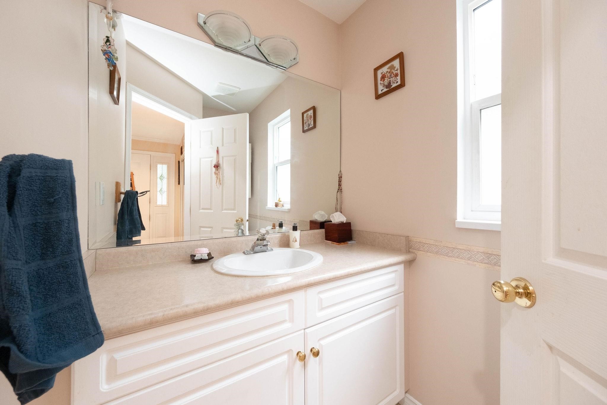 628 21St Street E, North Vancouver, BC