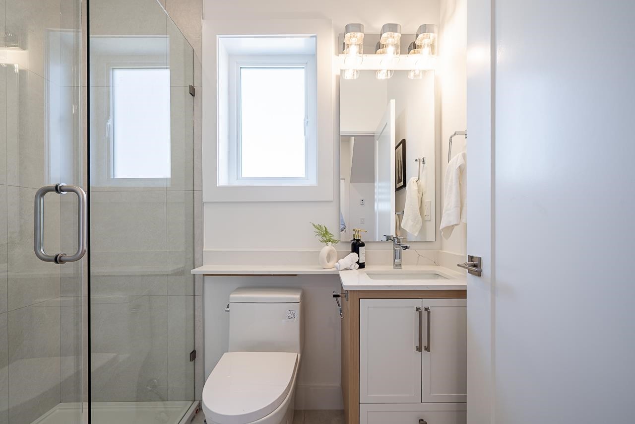 2105 33Rd Avenue E, Vancouver, BC