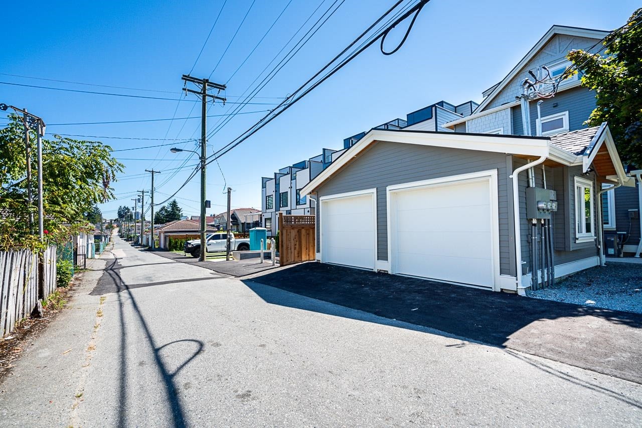 2105 33Rd Avenue E, Vancouver, BC