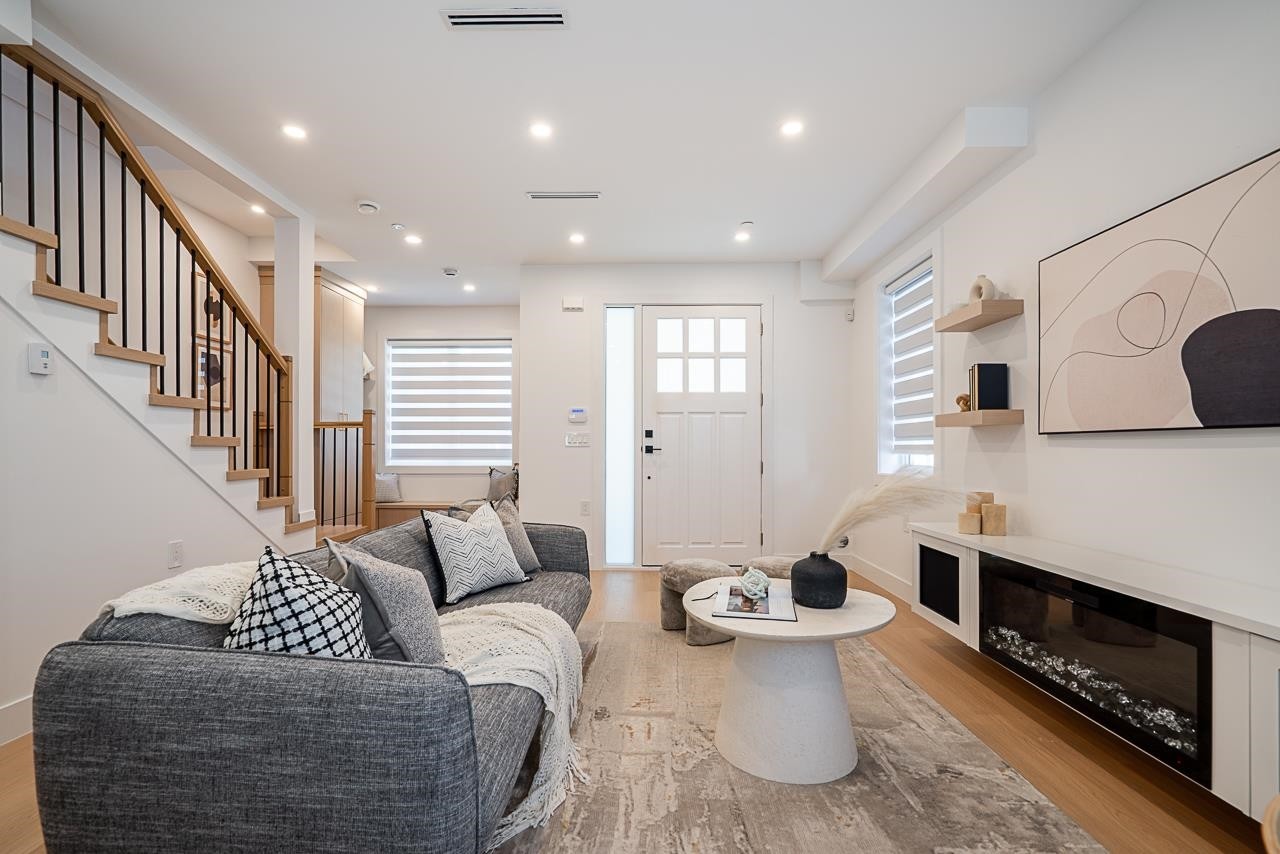 2105 33Rd Avenue E, Vancouver, BC