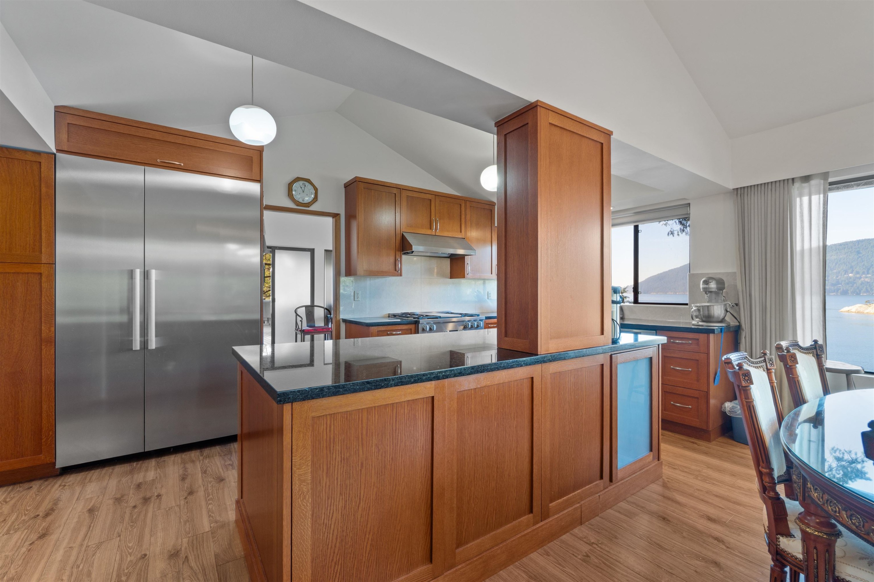 6648 Marine Drive, West Vancouver, BC - Indoor Photo Showing Kitchen