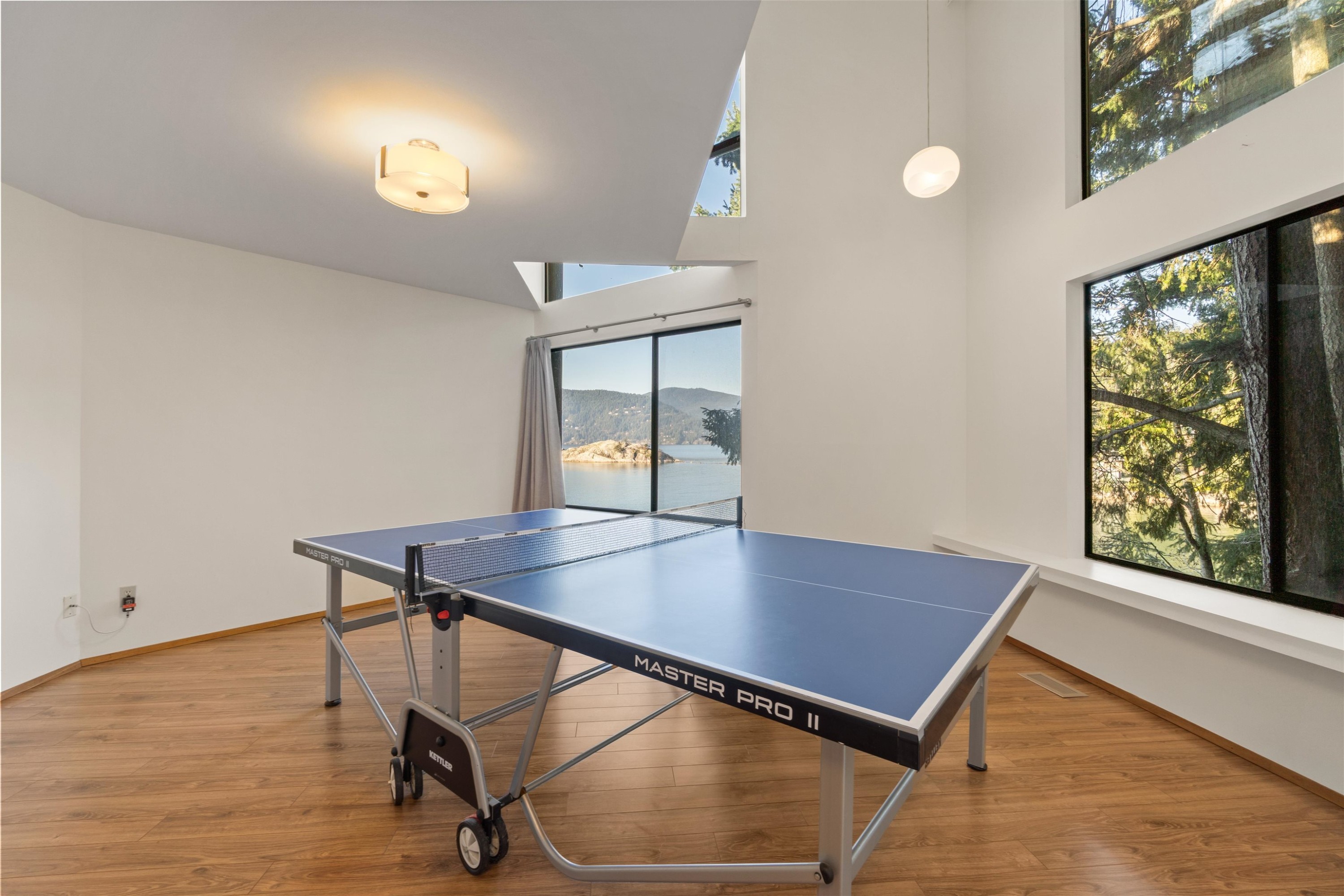 6648 Marine Drive, West Vancouver, BC - Indoor Photo Showing Other Room
