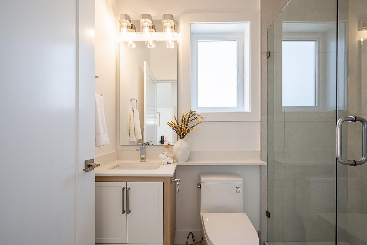 2107 33Rd Avenue E, Vancouver, BC