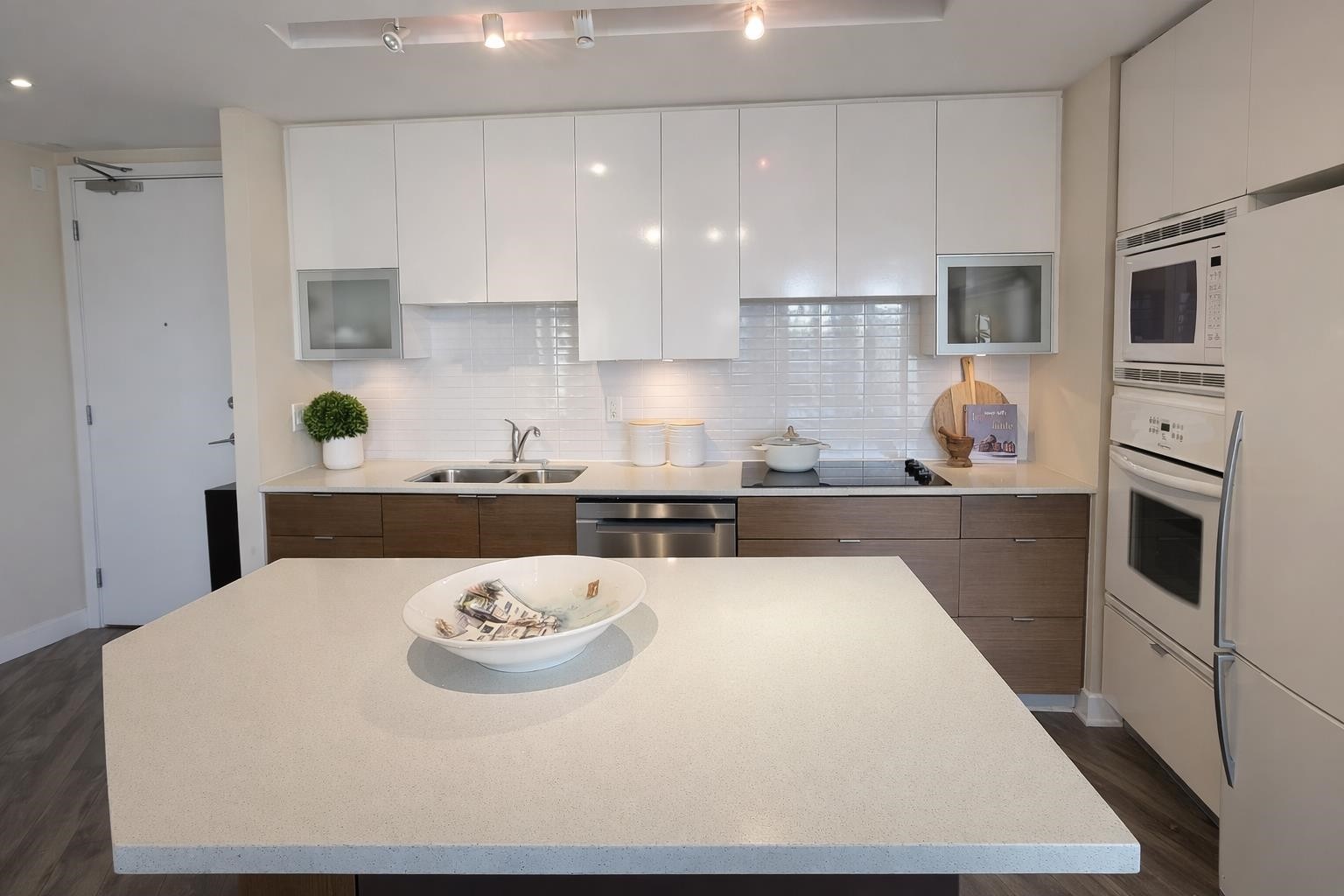 901-175 2Nd Street W, North Vancouver, BC