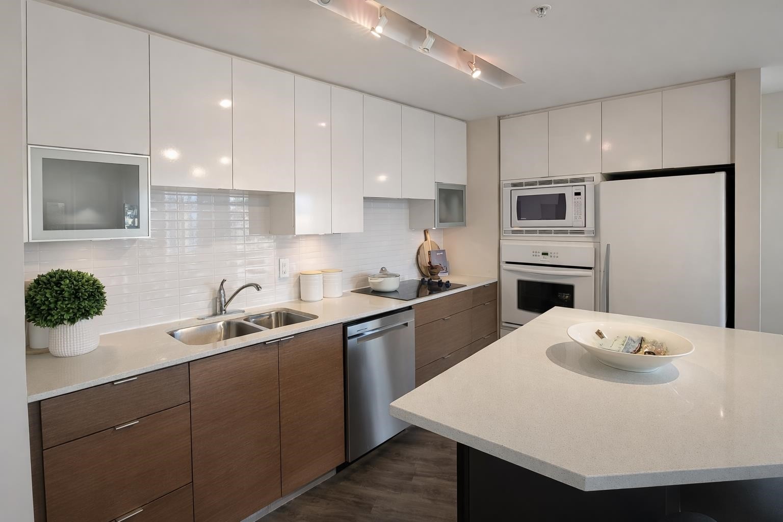 901-175 2Nd Street W, North Vancouver, BC