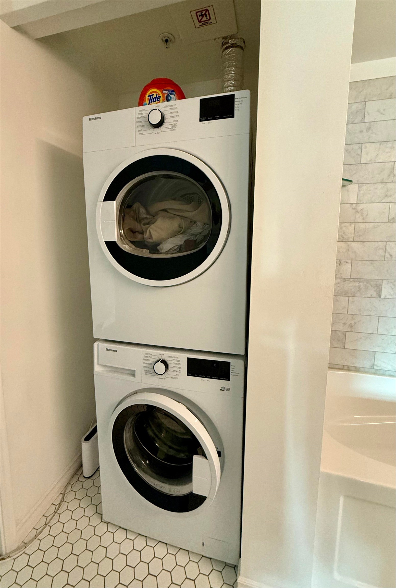 1701-438 Seymour Street, Vancouver, BC