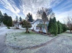 28-5575 Mason Road Sechelt, BC V7Z 0K9