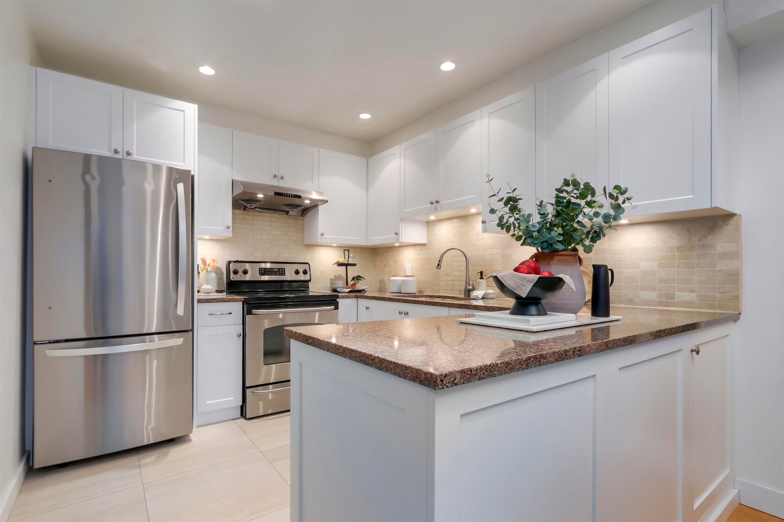 2564 6Th Avenue W, Vancouver, BC