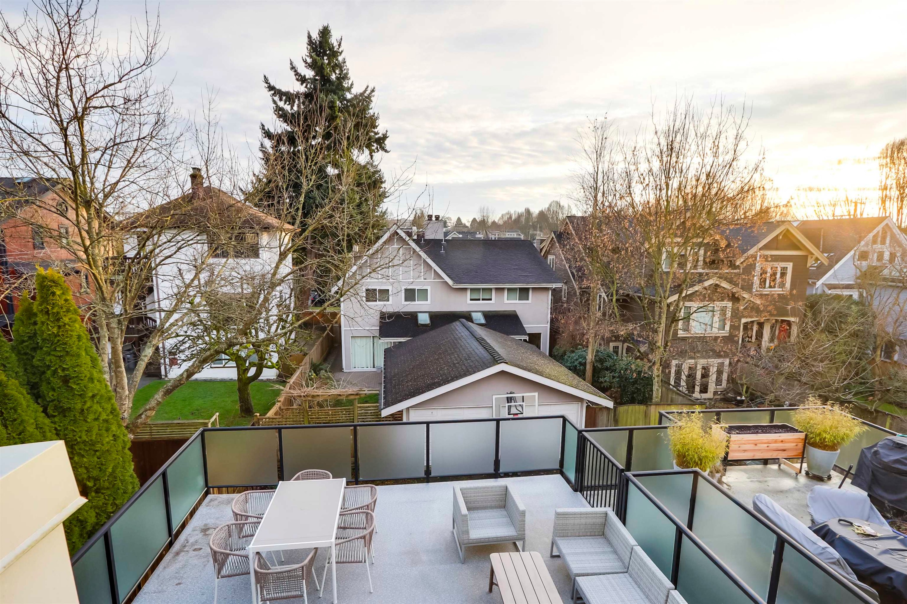 2564 6Th Avenue W, Vancouver, BC