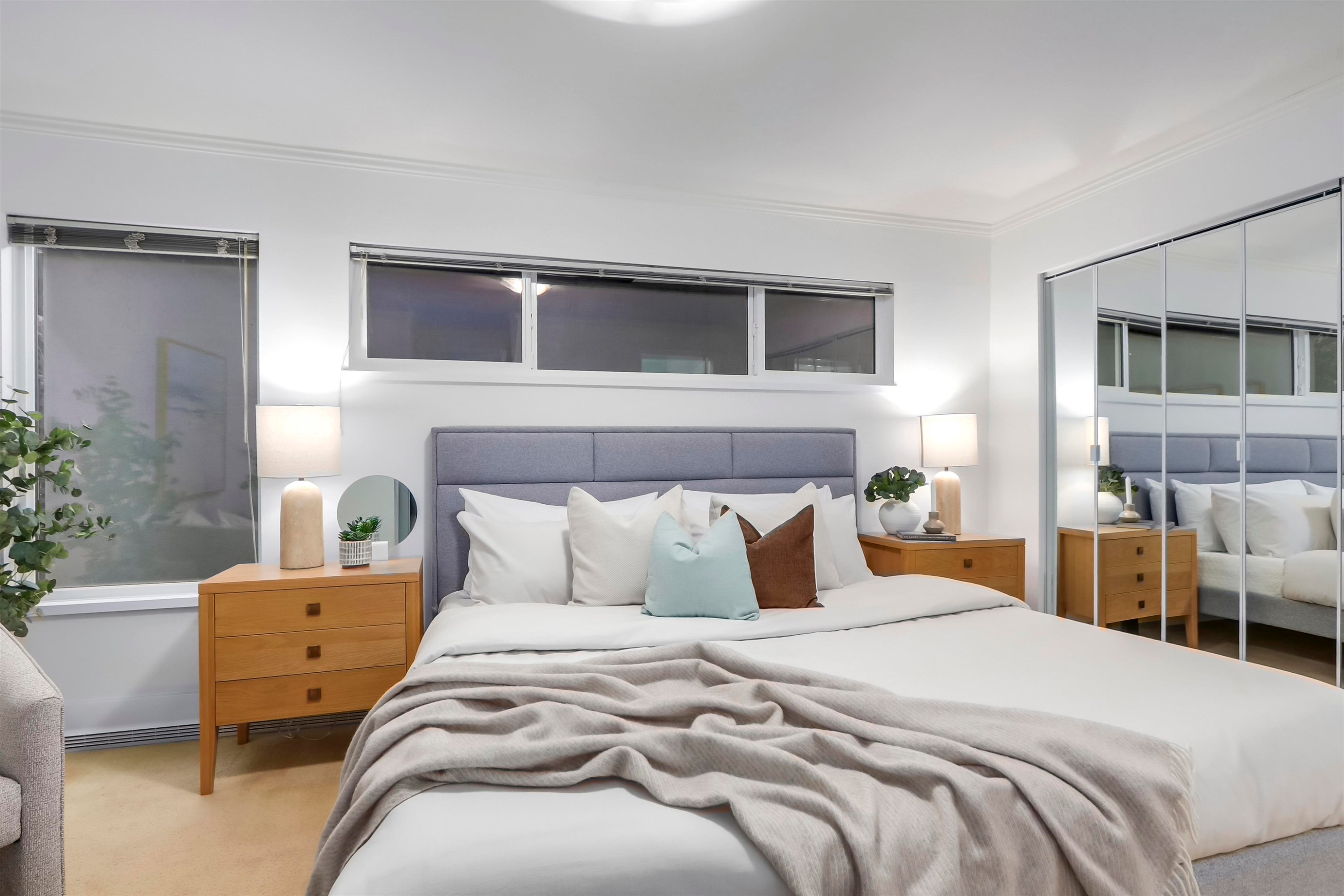 2564 6Th Avenue W, Vancouver, BC