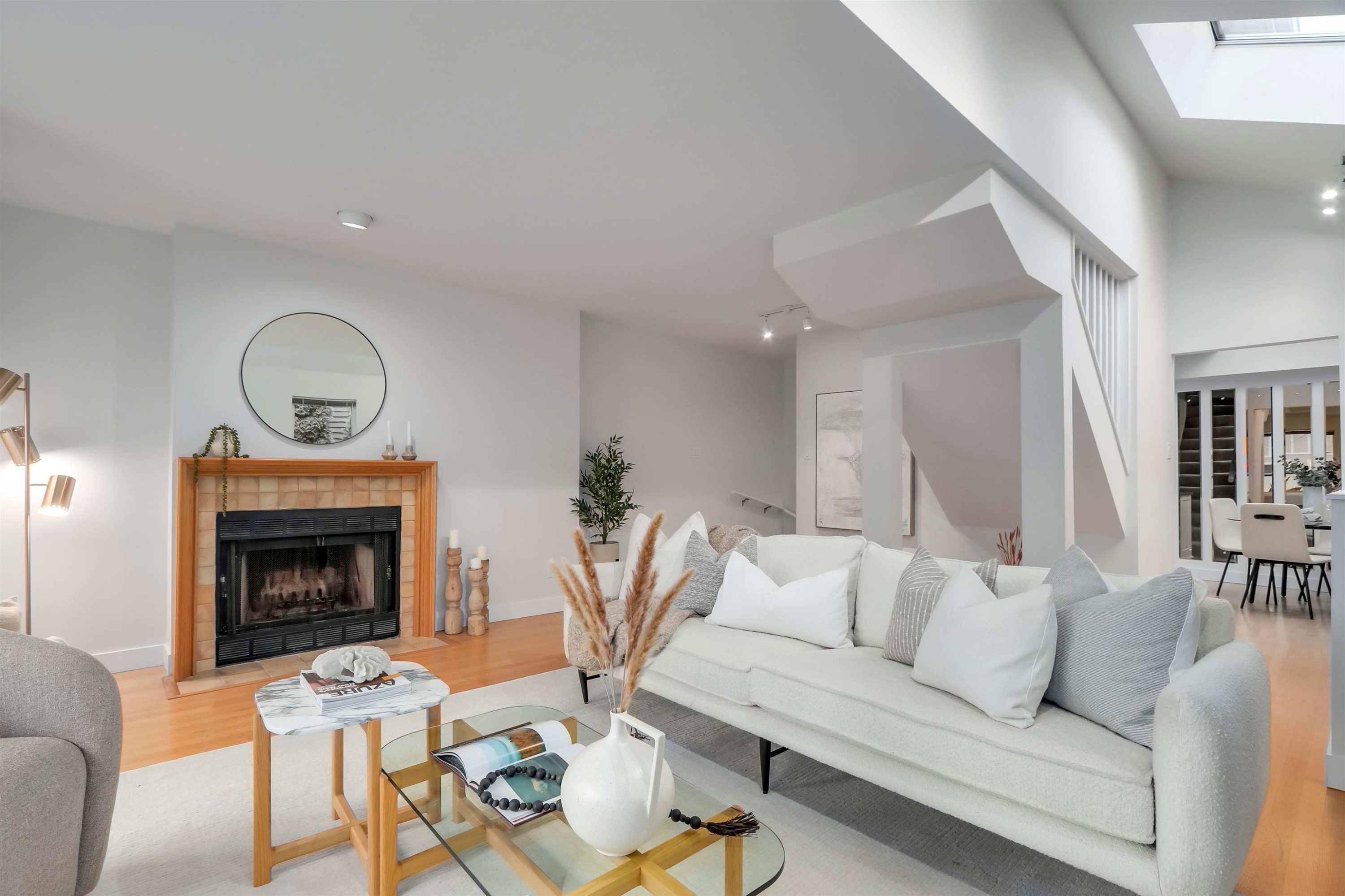 2564 6Th Avenue W, Vancouver, BC