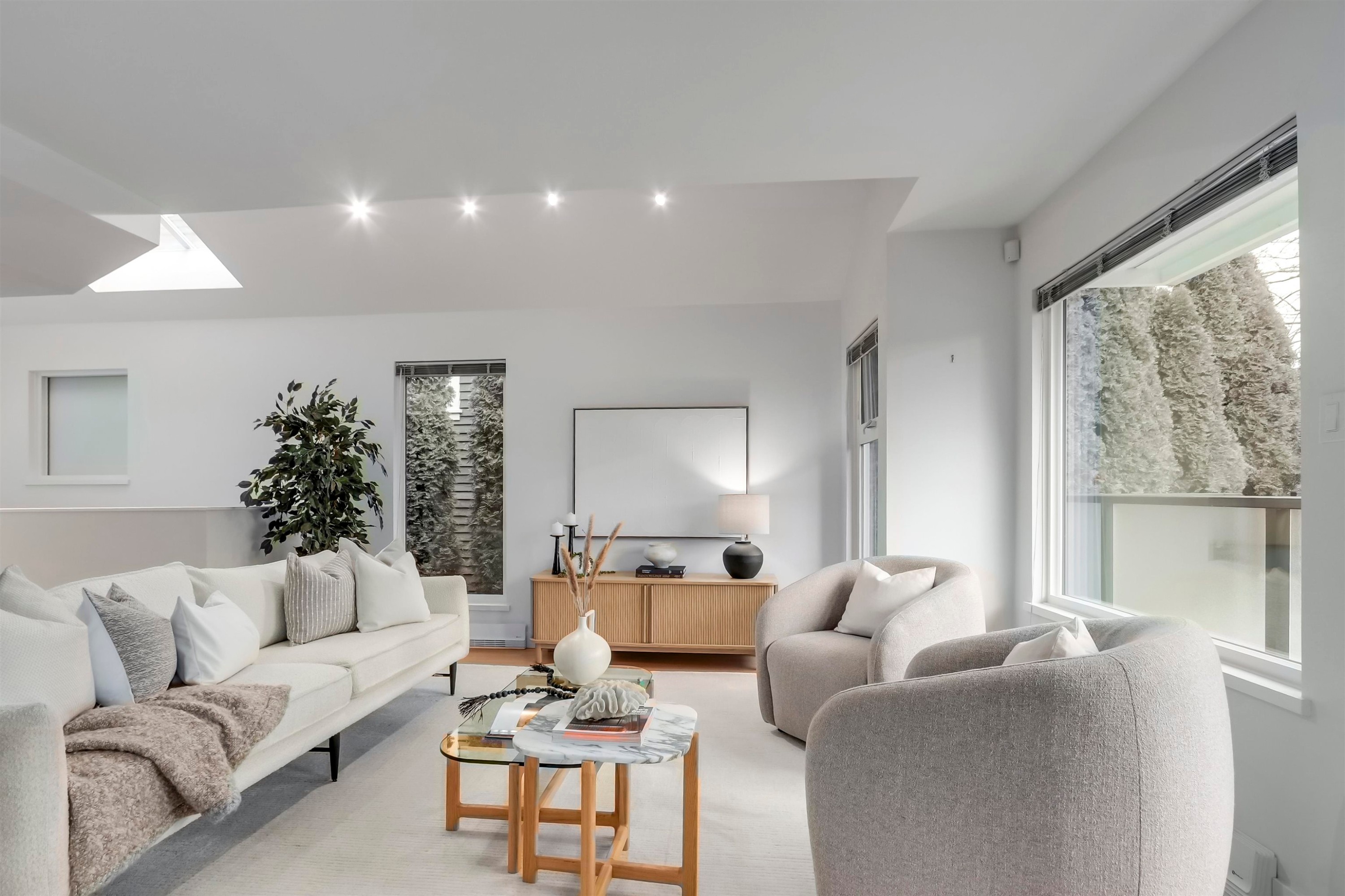 2564 6Th Avenue W, Vancouver, BC