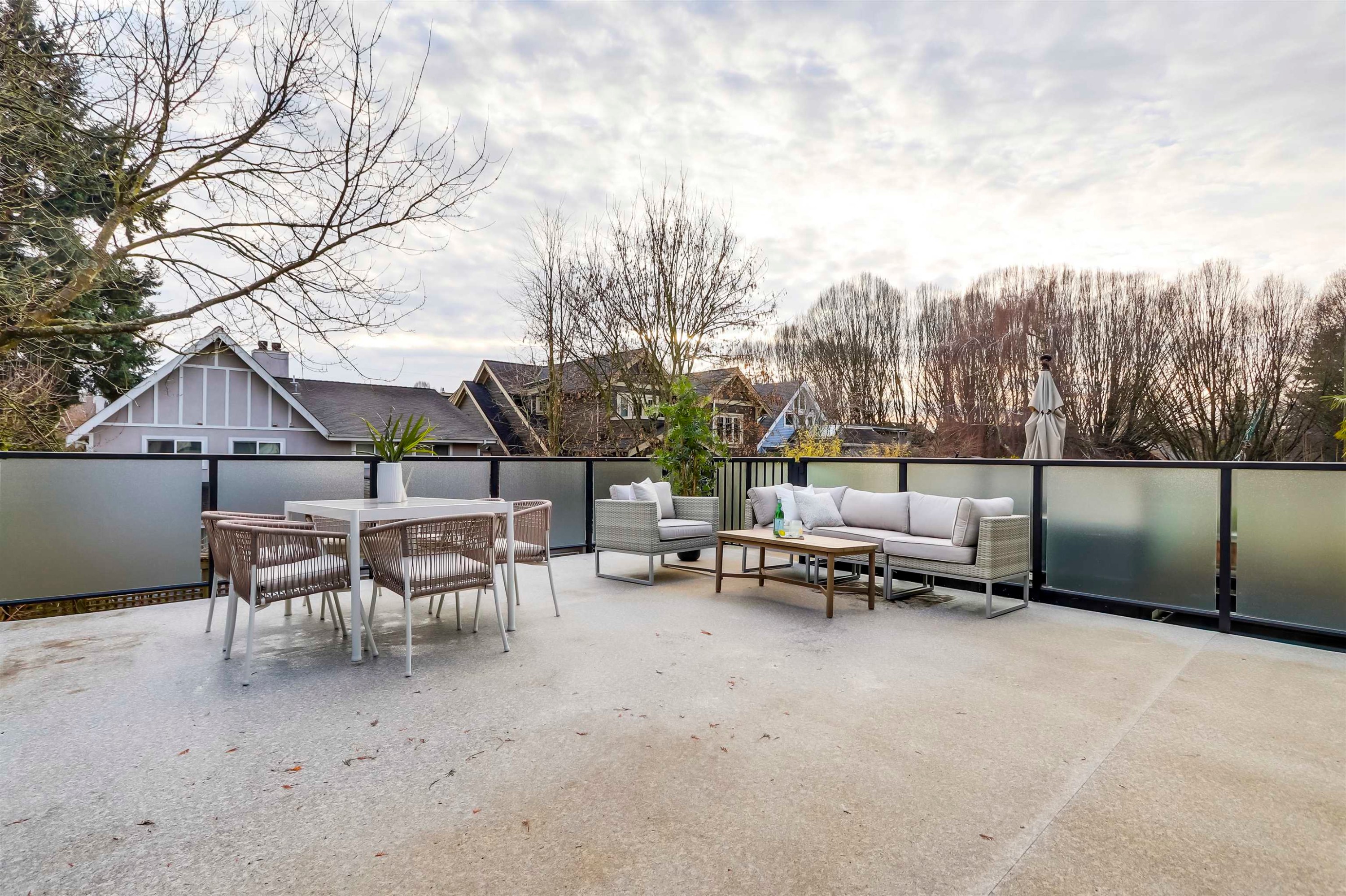 2564 6Th Avenue W, Vancouver, BC