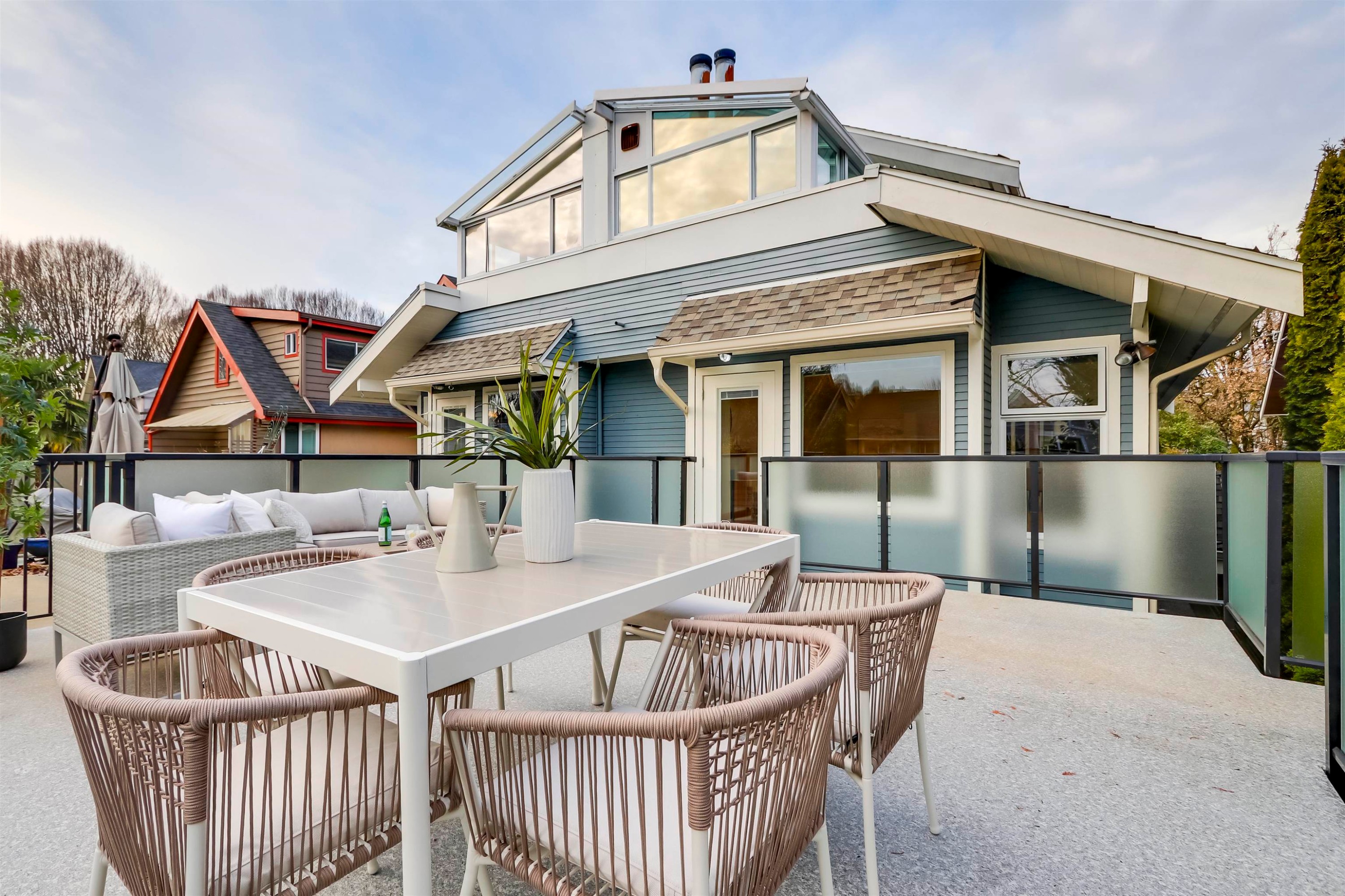 2564 6Th Avenue W, Vancouver, BC